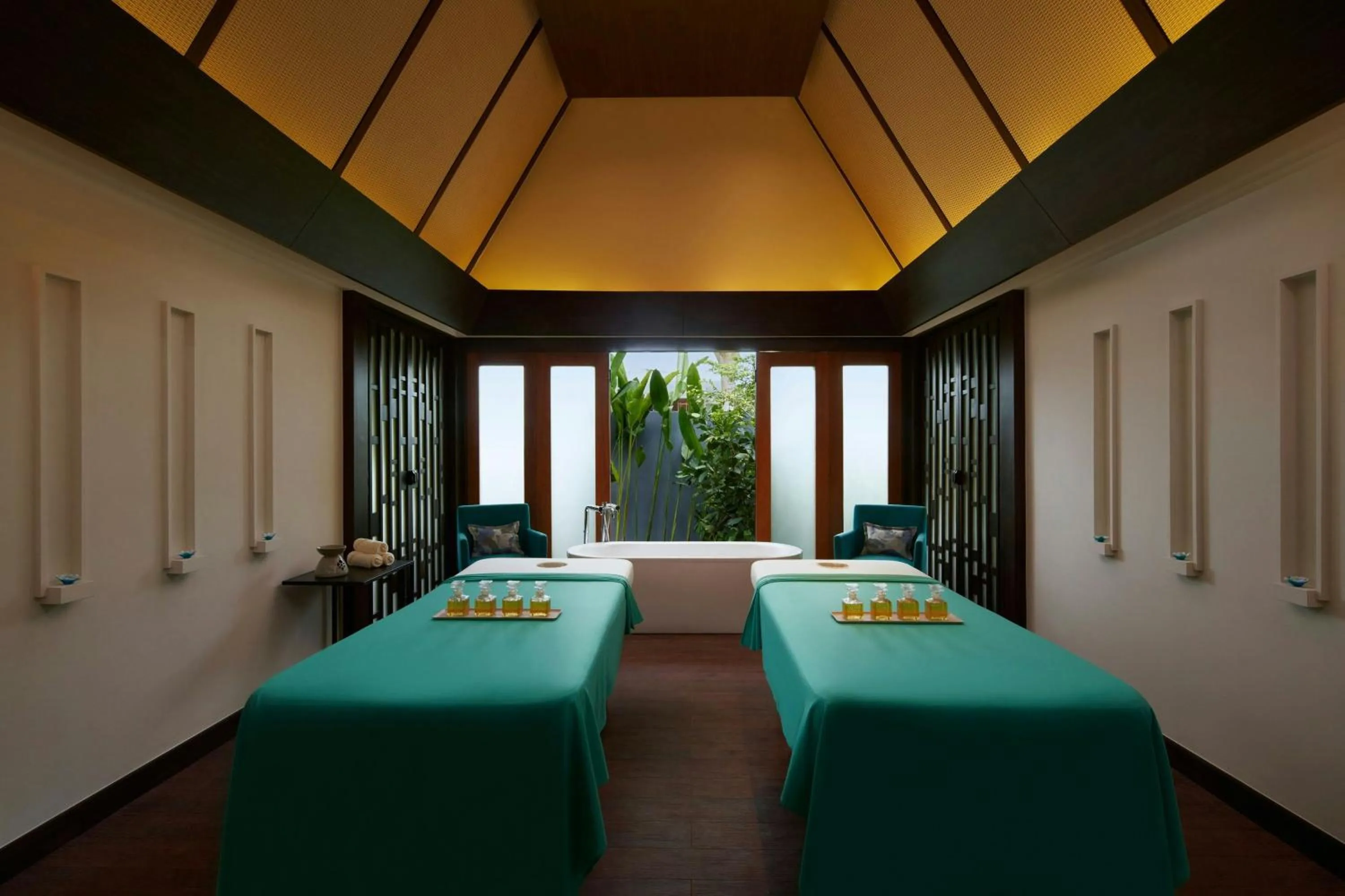 Spa and wellness centre/facilities, Bed in Le Meridien Phuket Mai Khao Beach Resort