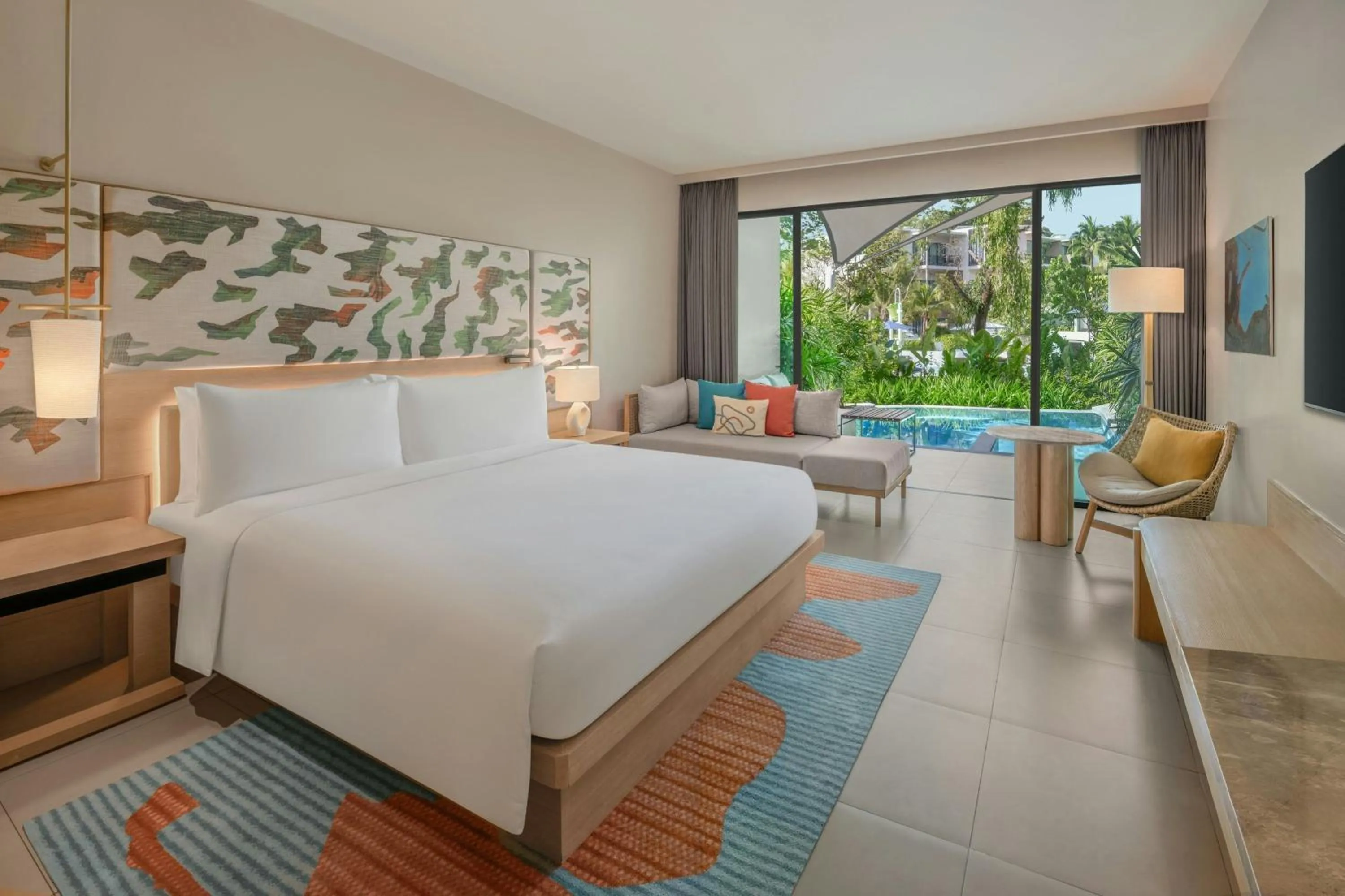 Swimming pool, Bed in Le Meridien Phuket Mai Khao Beach Resort