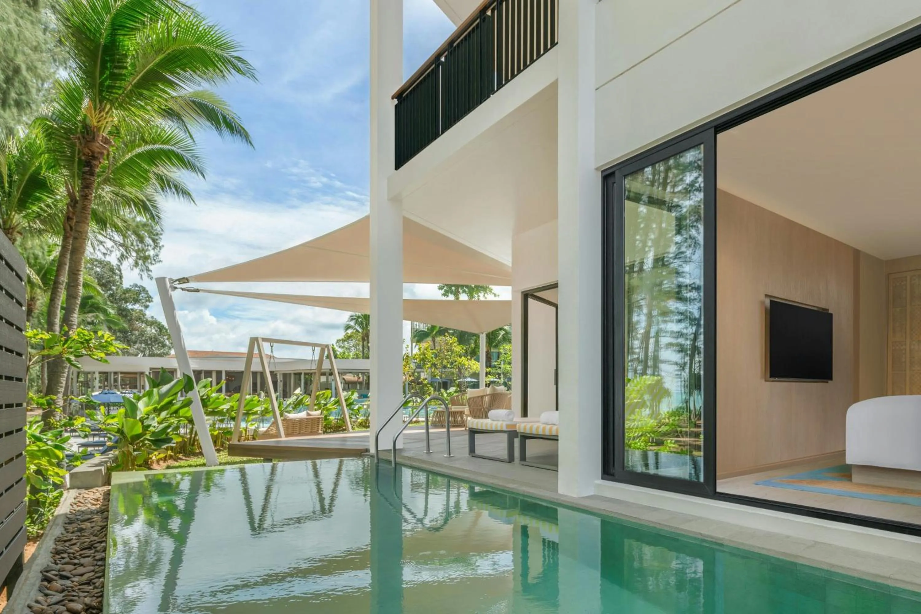 Swimming pool in Le Meridien Phuket Mai Khao Beach Resort