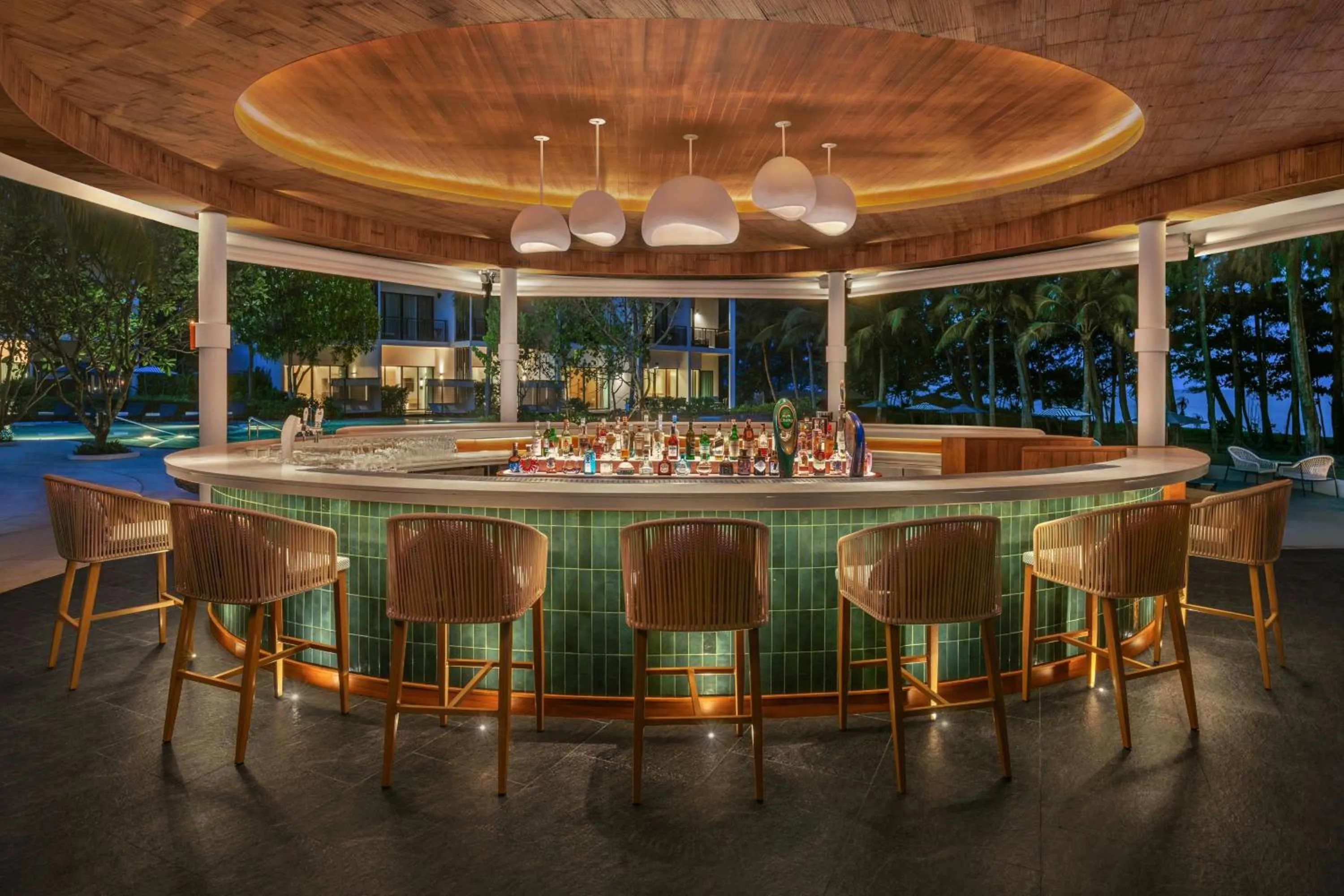 Lounge or bar in Le Meridien Phuket Mai Khao Beach Resort