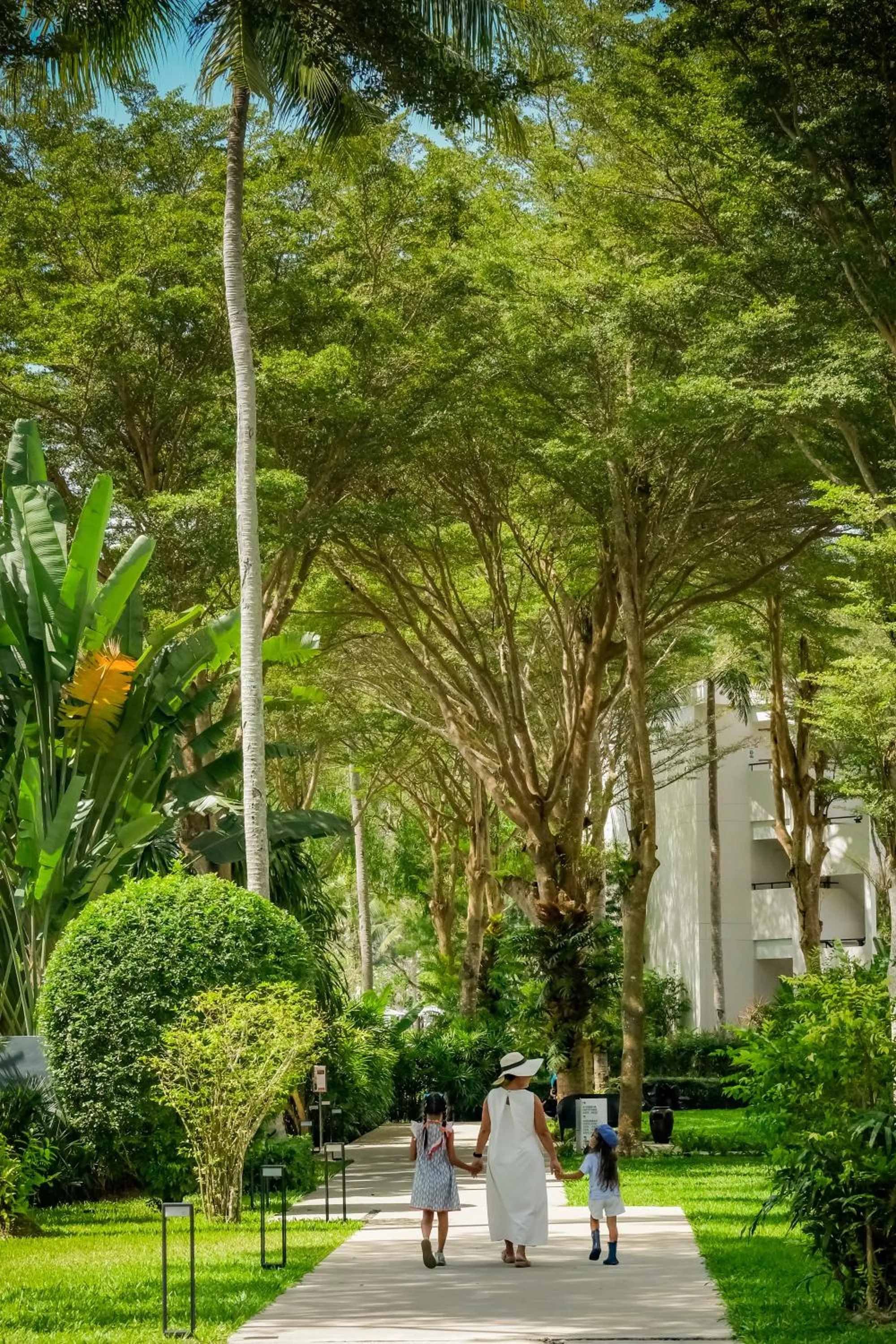 Day in Le Meridien Phuket Mai Khao Beach Resort