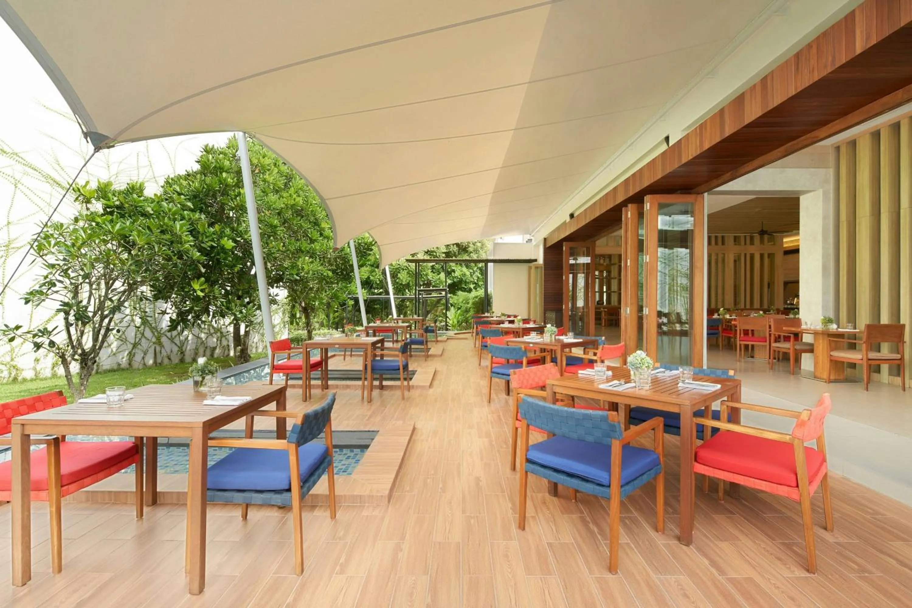 Restaurant/places to eat in Le Meridien Phuket Mai Khao Beach Resort