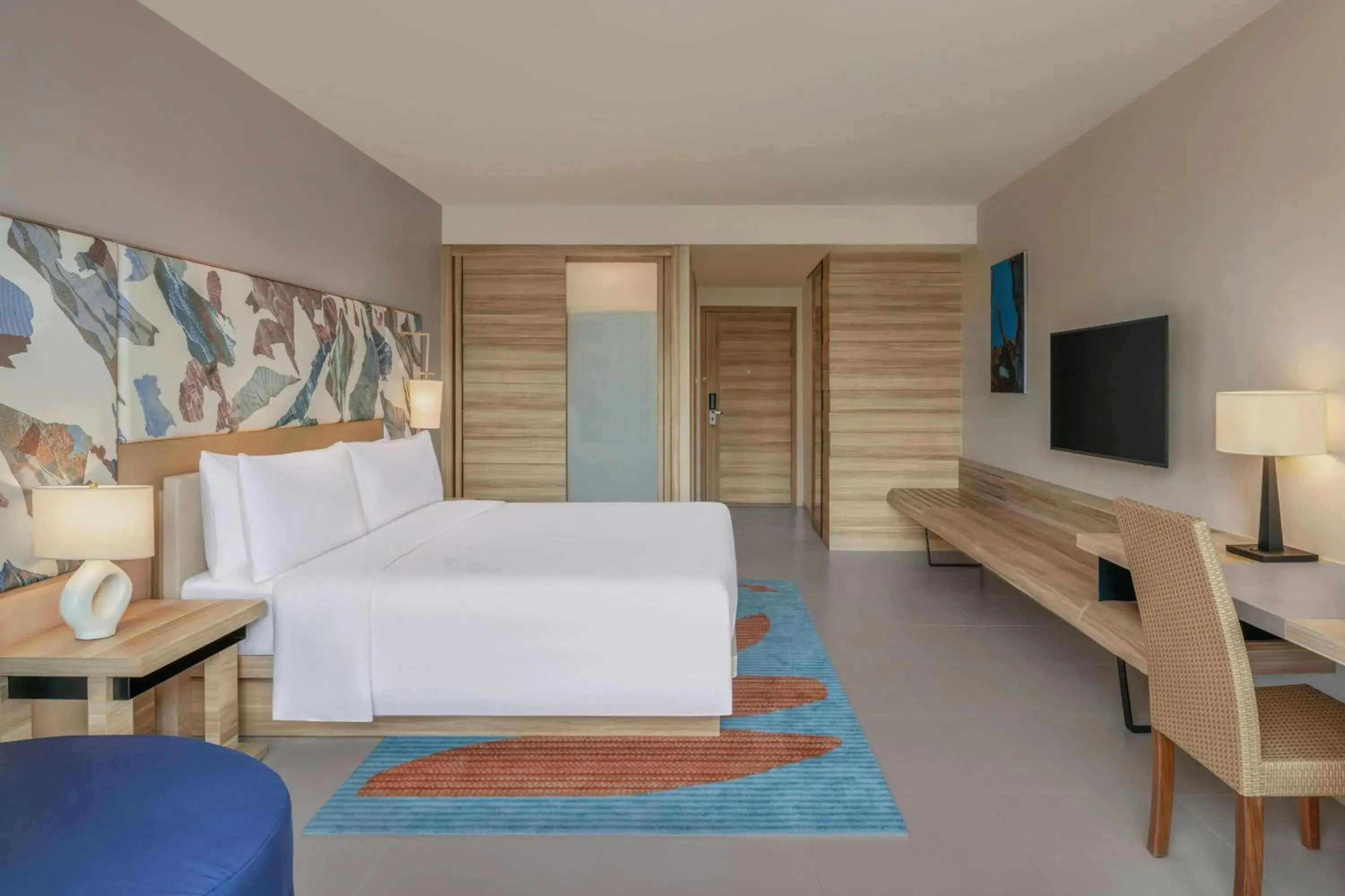 Deluxe King Room with Balcony and Pool View in Le Meridien Phuket Mai Khao Beach Resort Deluxe King Room with Balcony and Pool View in Le Meridien Phuket Mai Khao Beach Resort