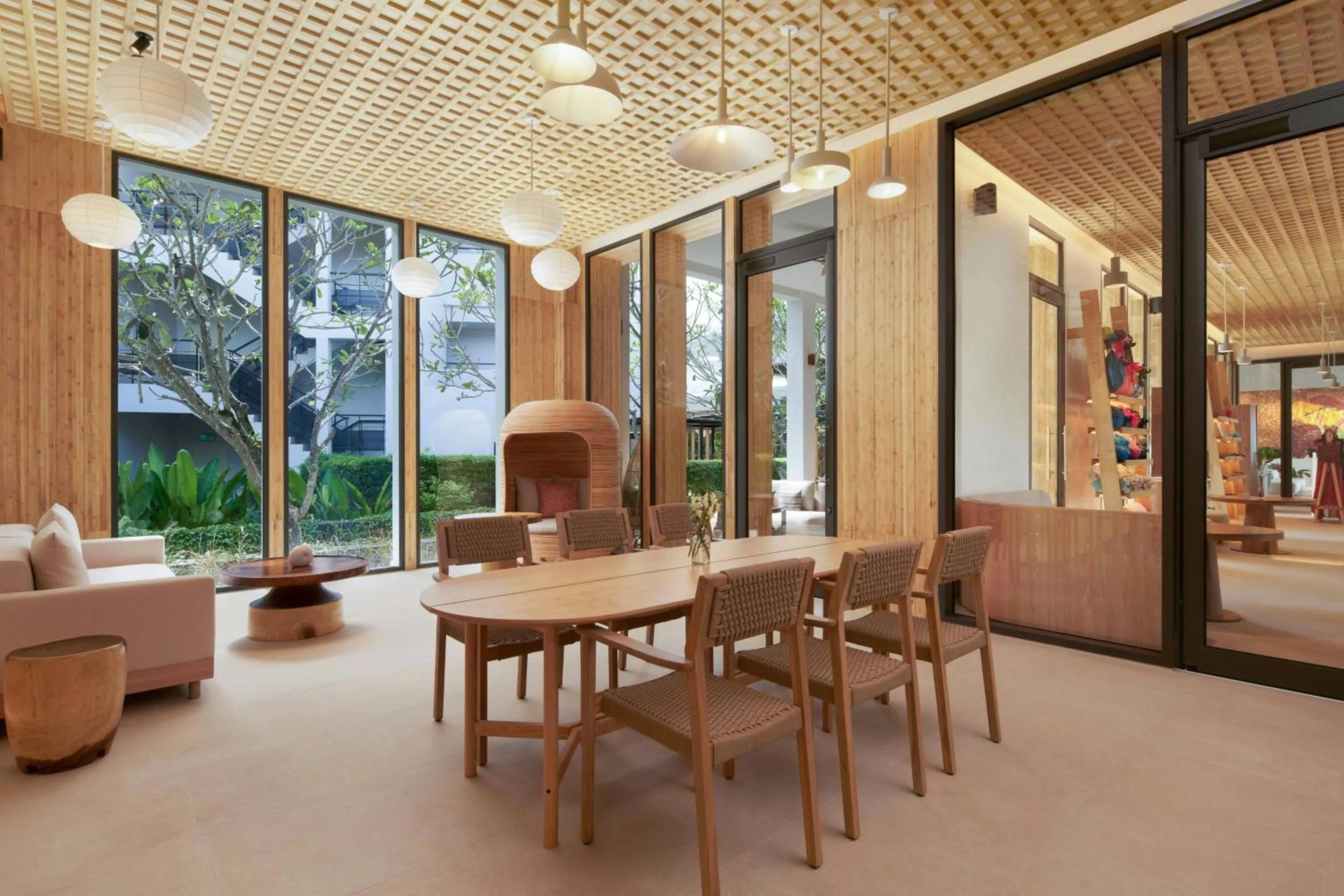 Restaurant/places to eat in Le Meridien Phuket Mai Khao Beach Resort