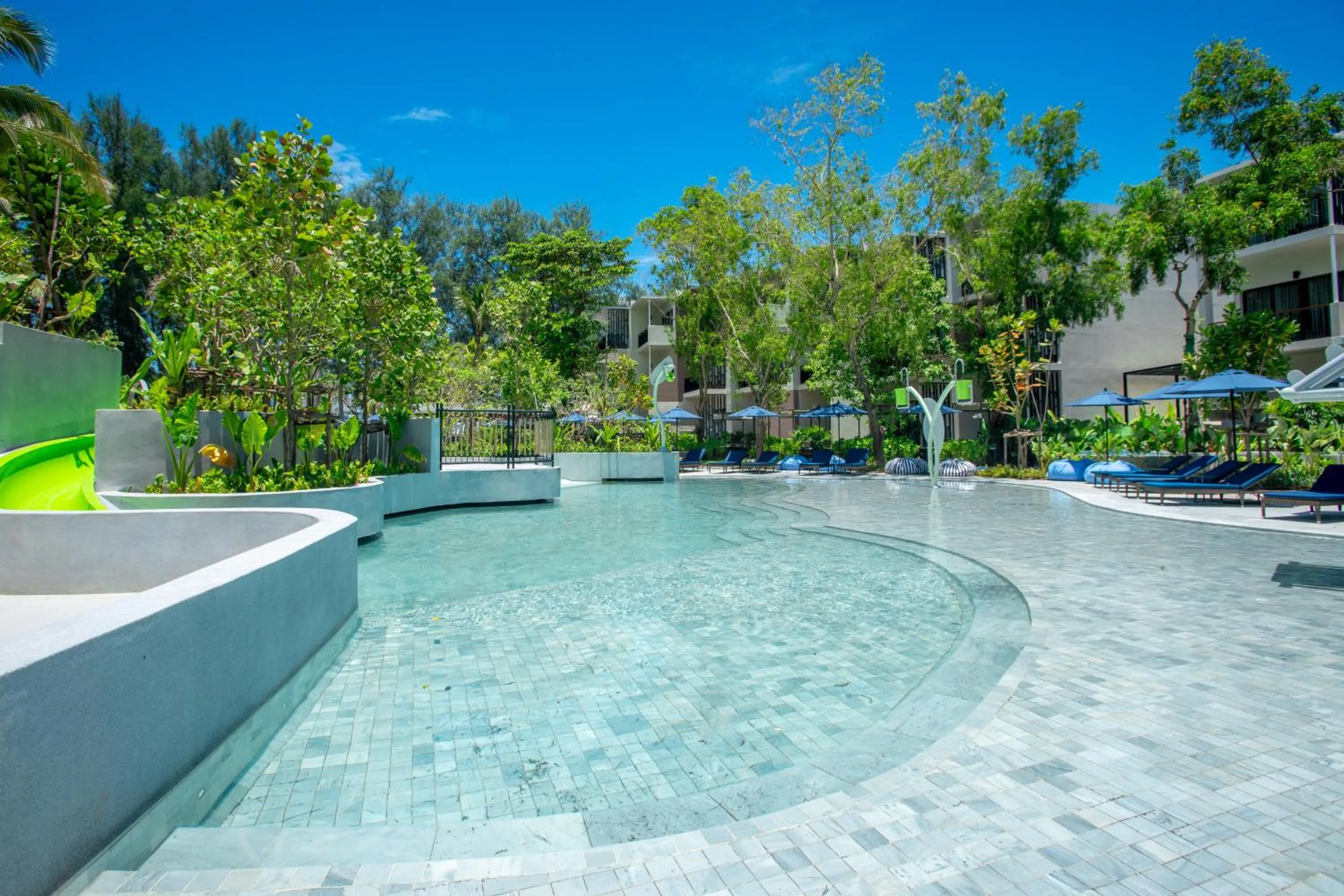 Day in Le Meridien Phuket Mai Khao Beach Resort