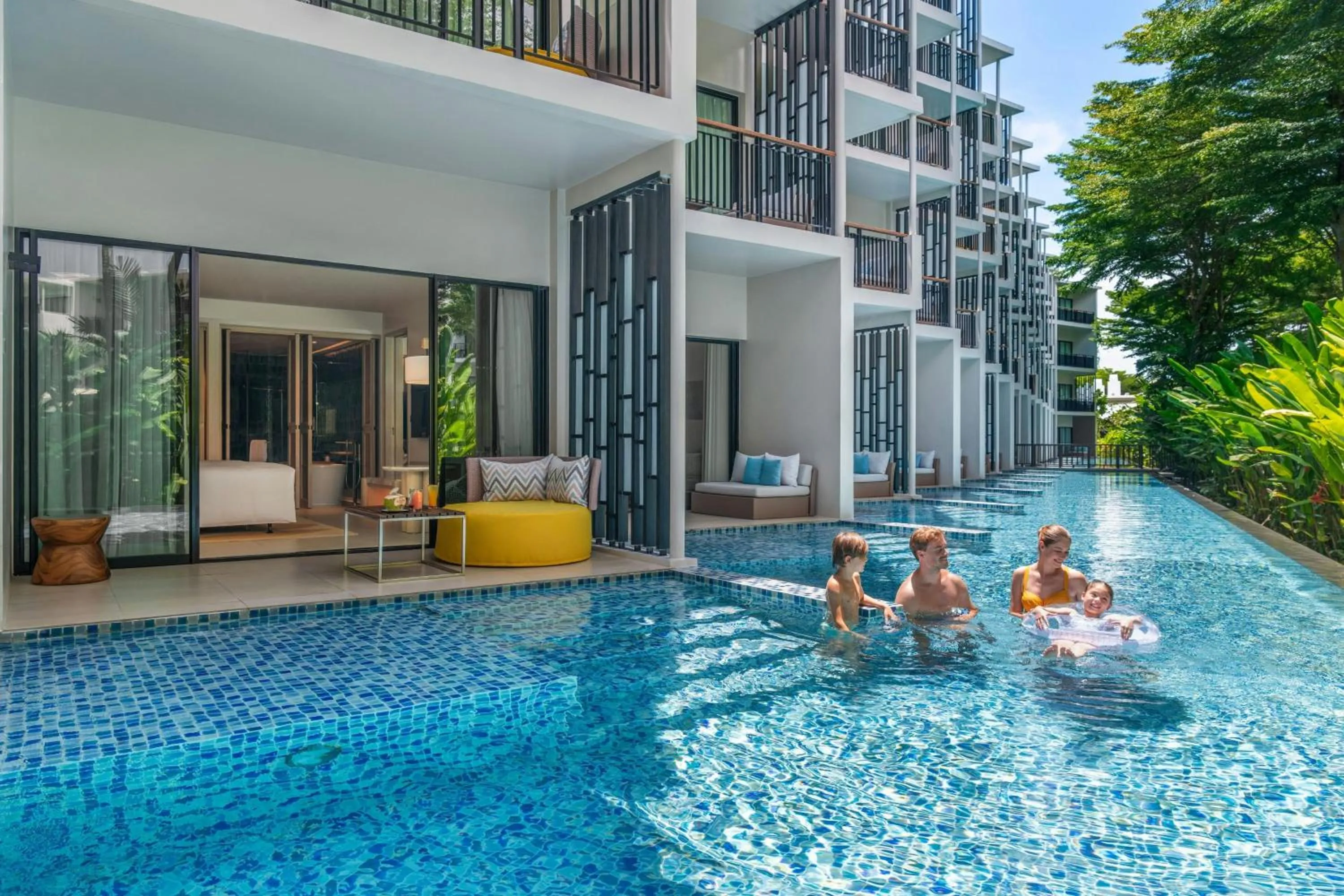 Swimming pool in Le Meridien Phuket Mai Khao Beach Resort
