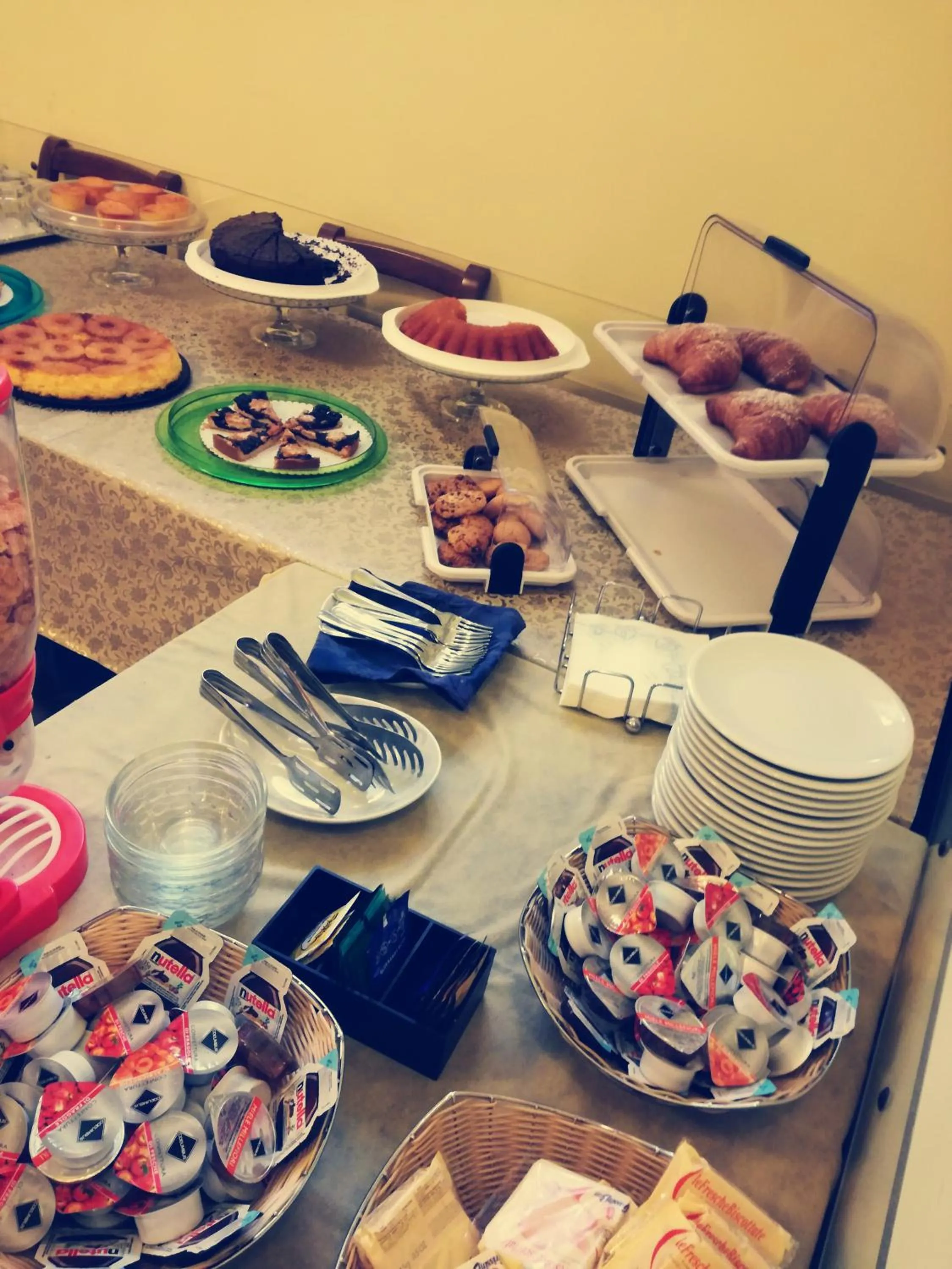 Buffet breakfast in Hotel Aquila