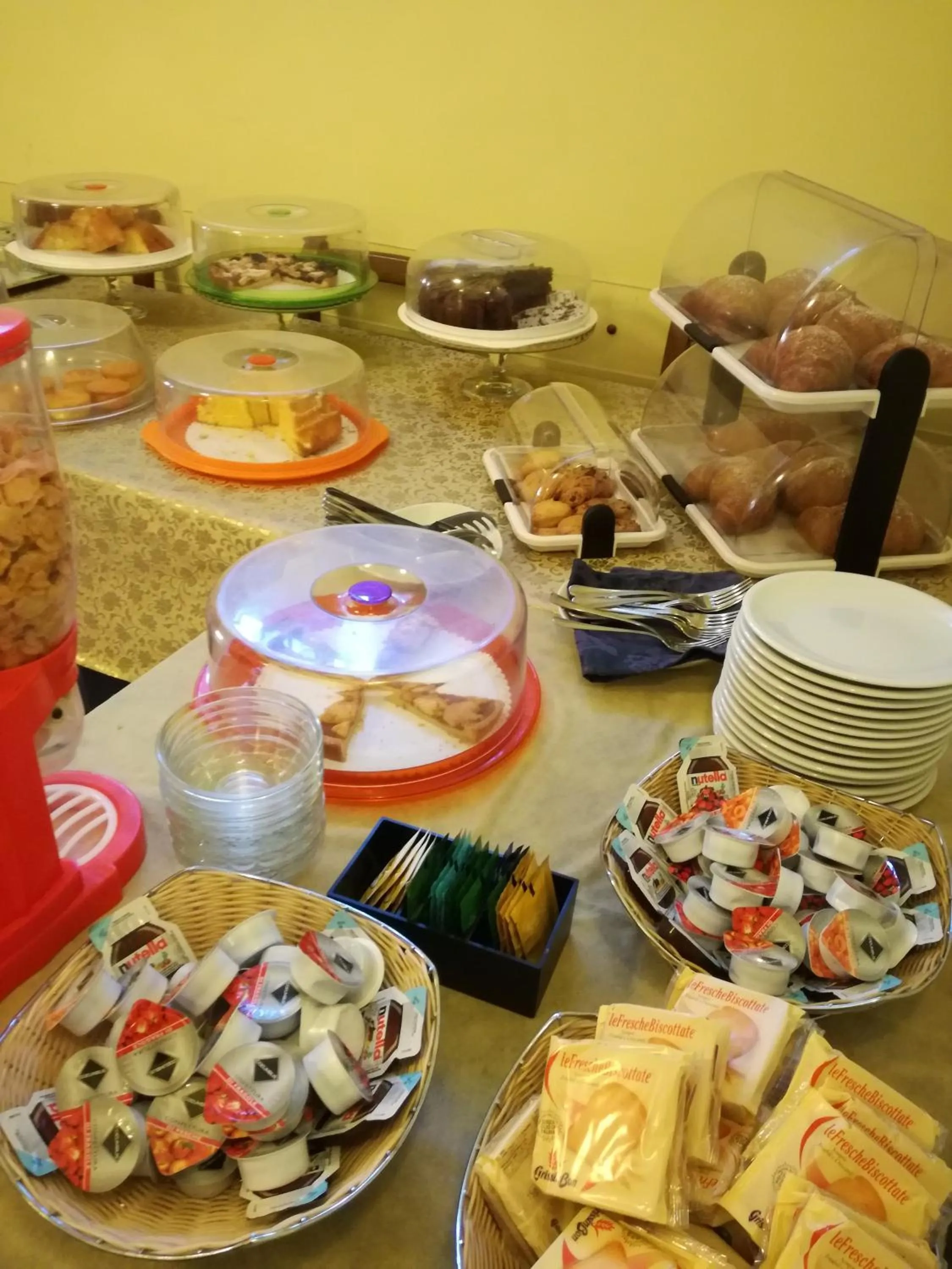 Buffet breakfast in Hotel Aquila