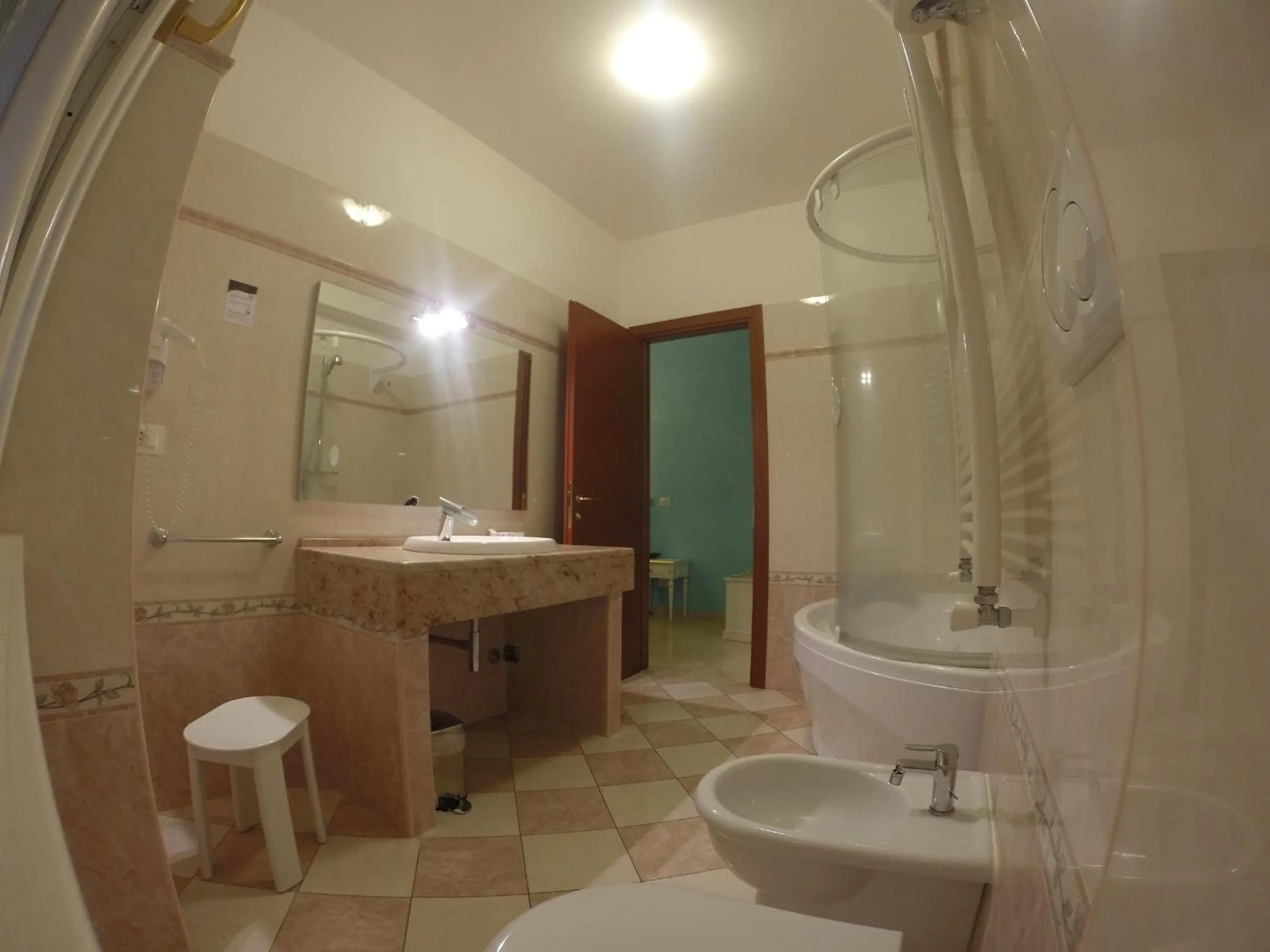 Shower in Hotel Aquila