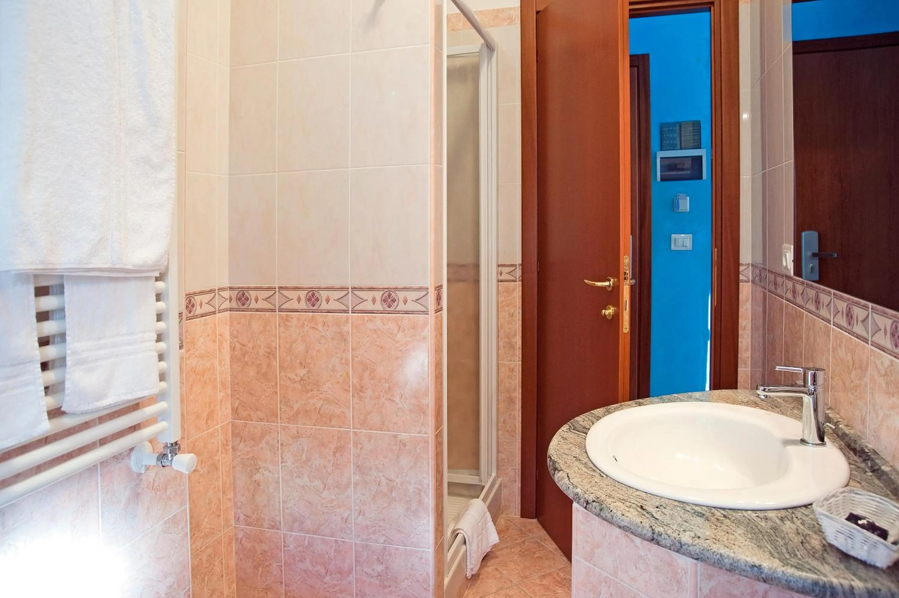 Shower in Hotel Aquila