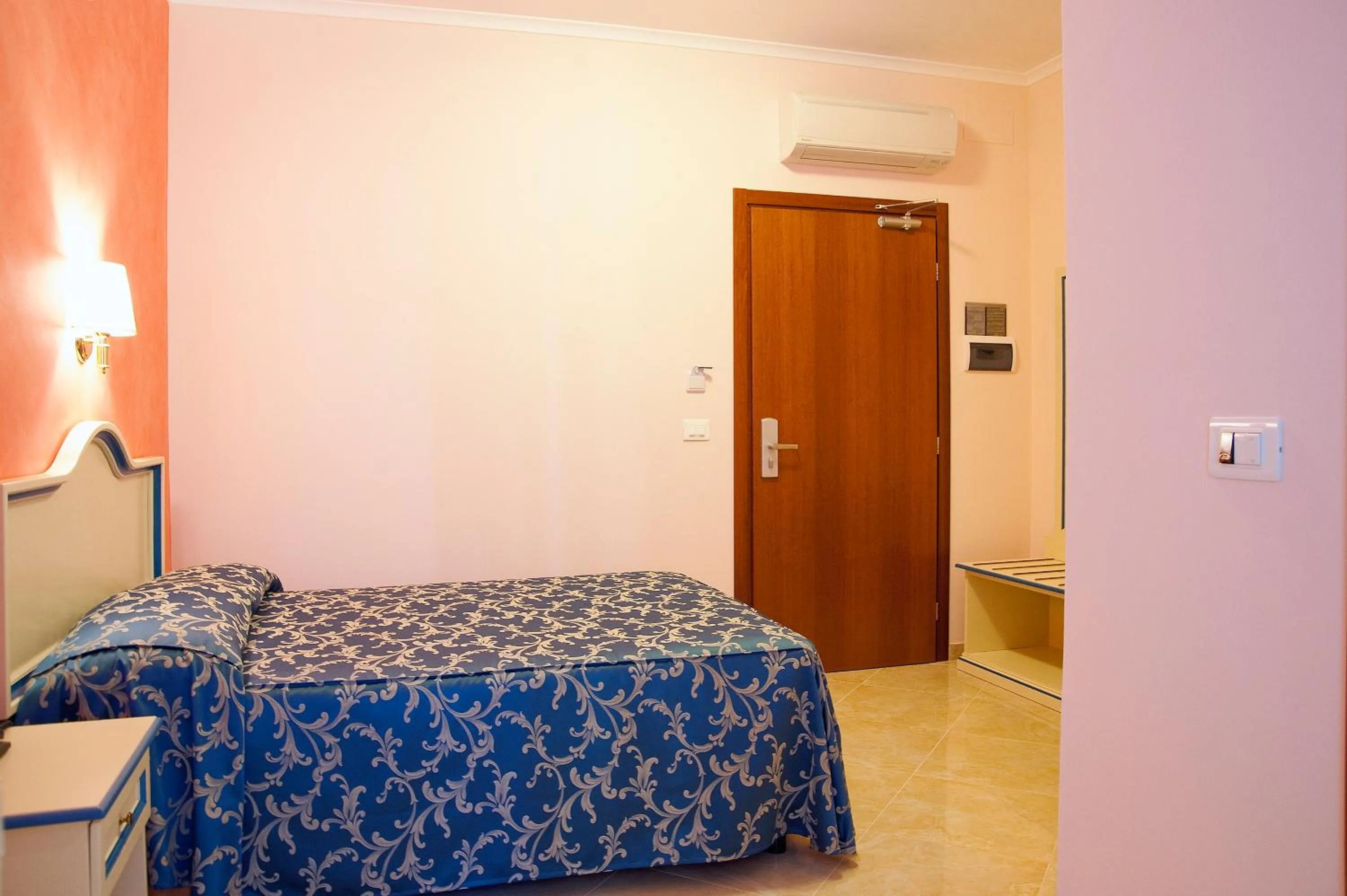 Photo of the whole room, Bed in Hotel Aquila