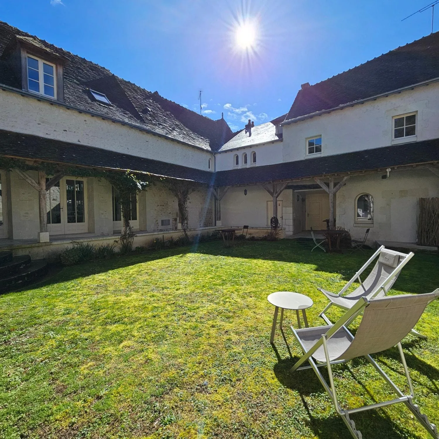 Garden in Logis Hôtel Restaurant Relais de la Mothe