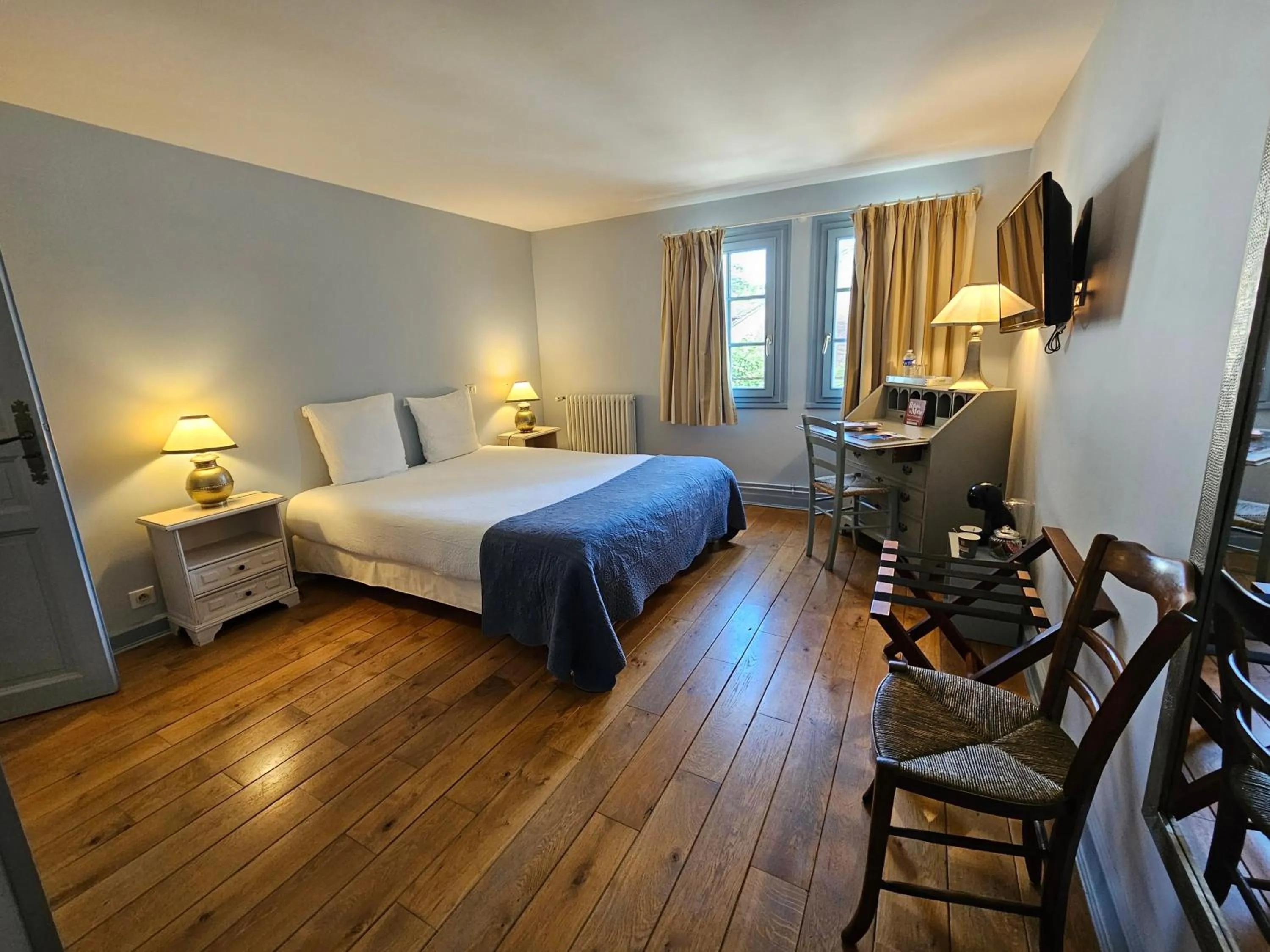 Photo of the whole room, Bed in Logis Hôtel Restaurant Relais de la Mothe