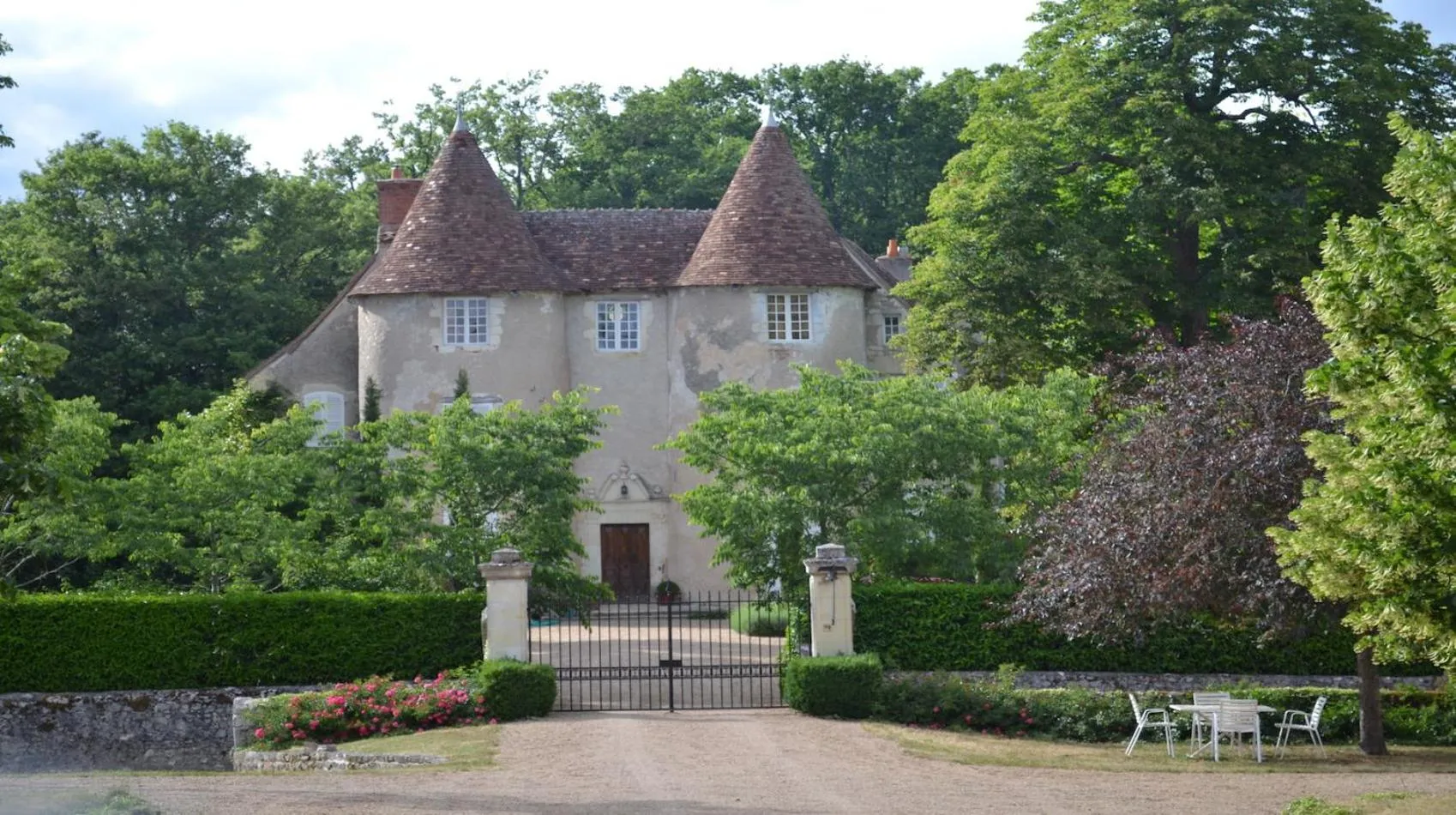 Nearby landmark in Logis Hôtel Restaurant Relais de la Mothe