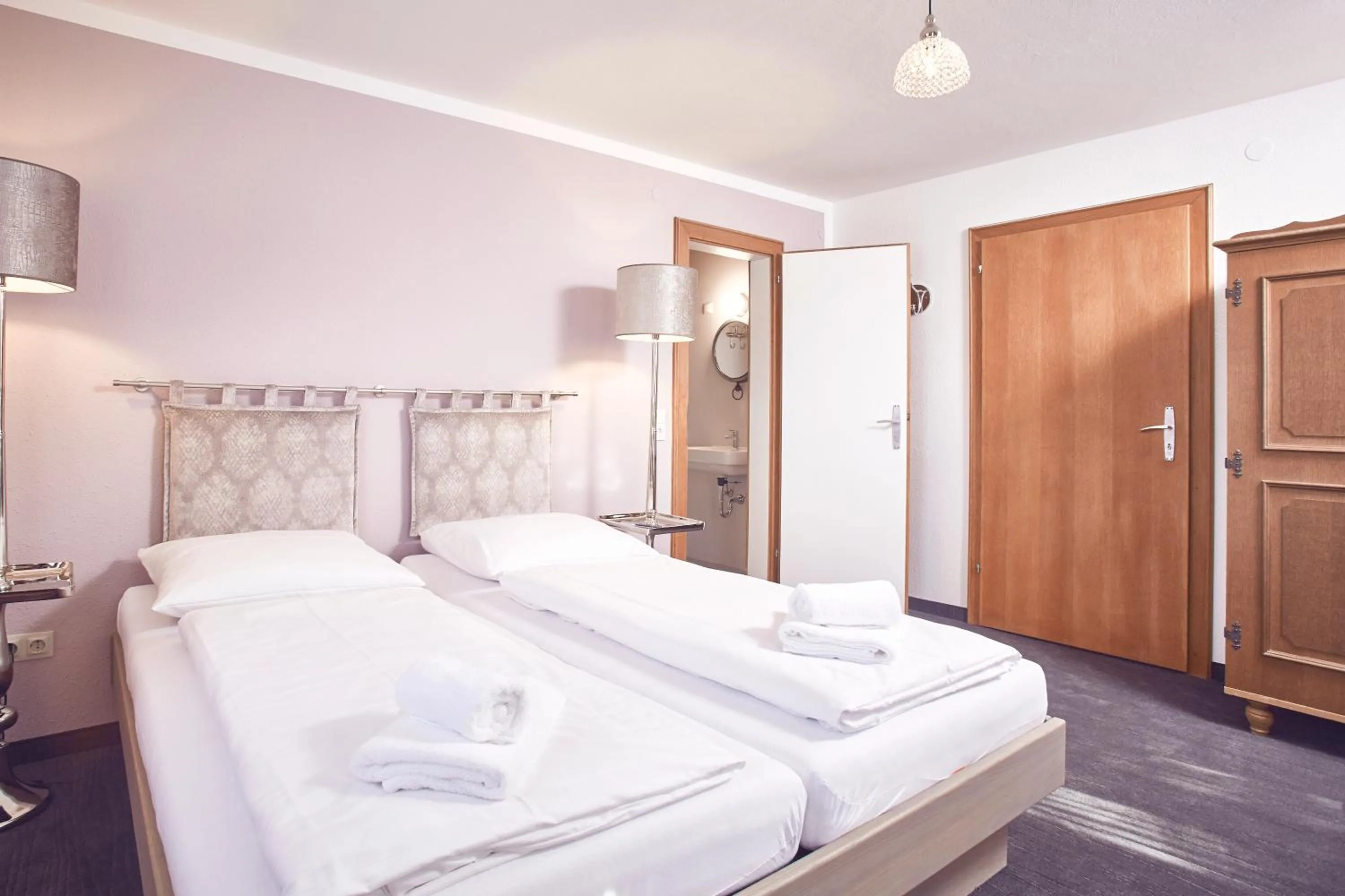 Photo of the whole room, Bed in Boutique-Gasthof Ueberfuhr