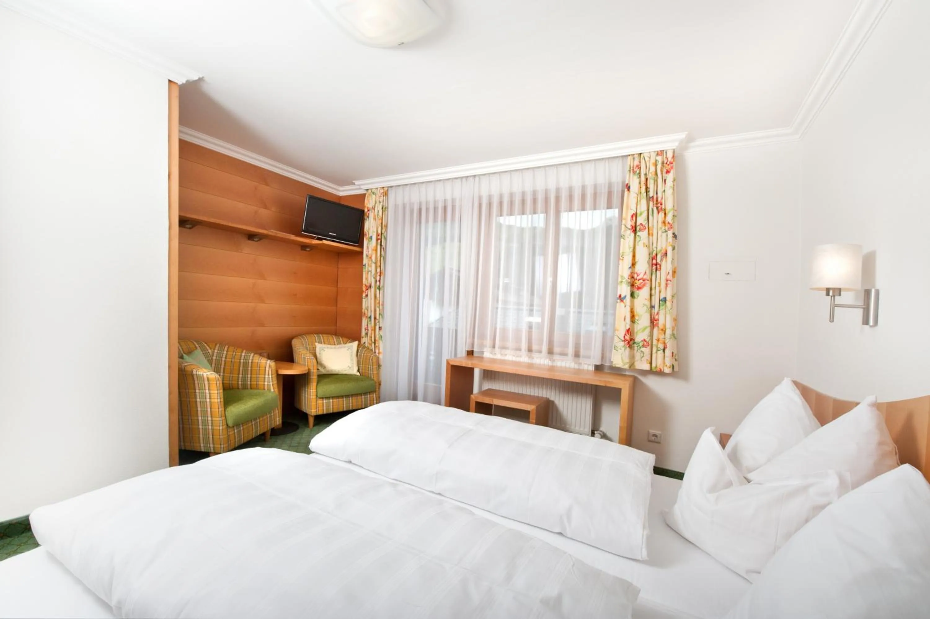 Photo of the whole room, Bed in Hotel - Pension Fortuna