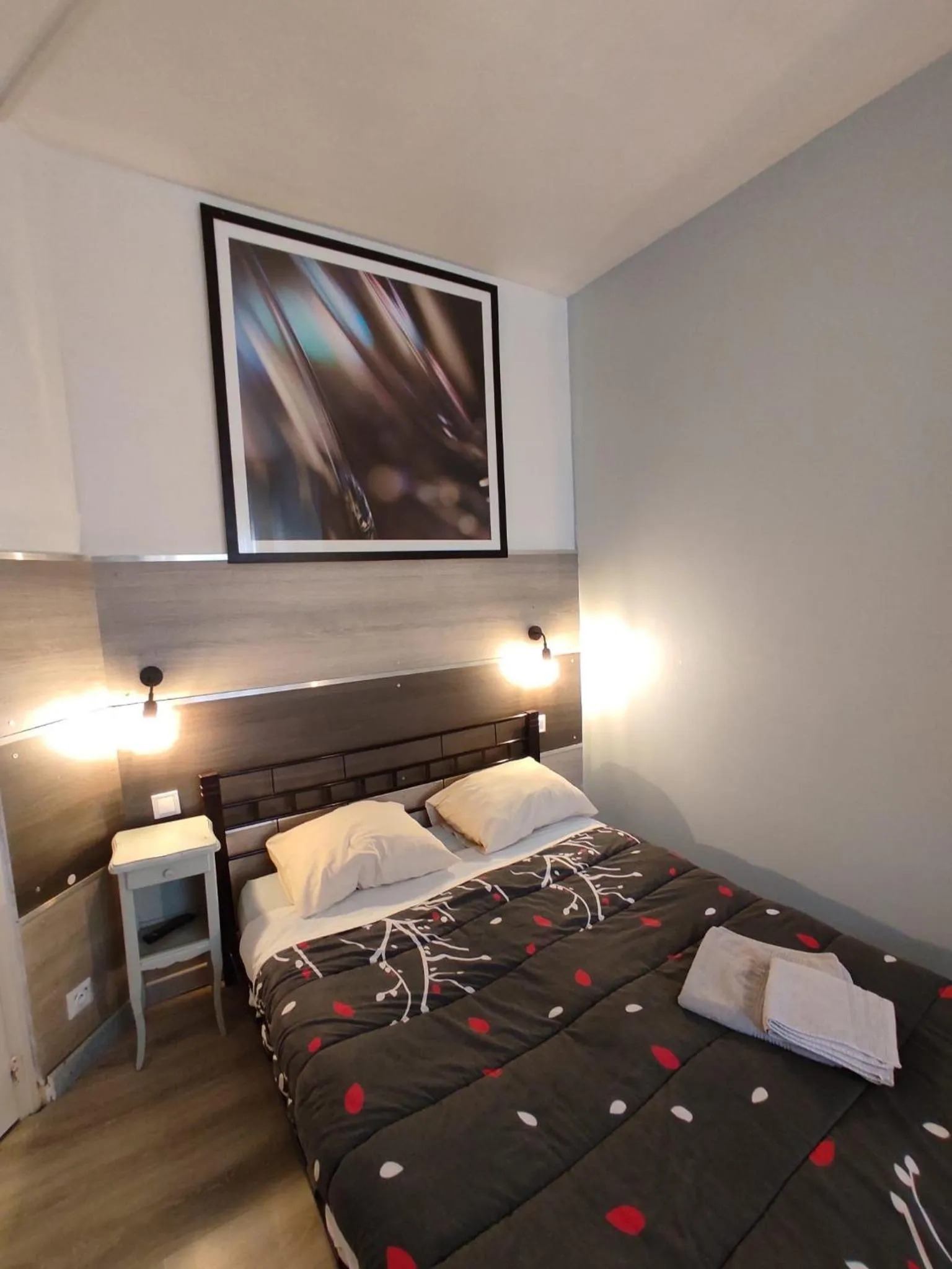 Bed in Hotel Le Bon Moine