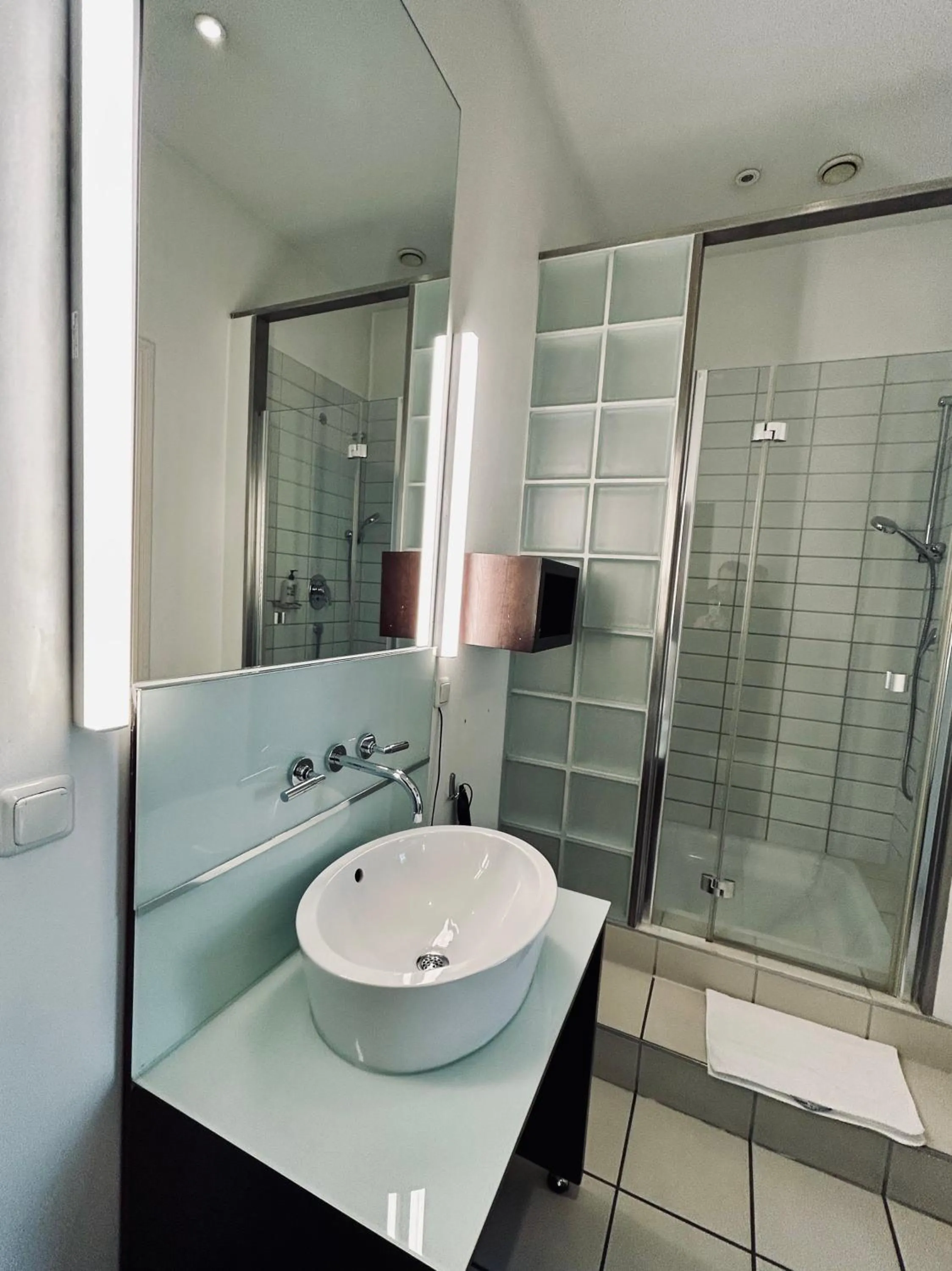 Shower in Hotel BRASSERIE