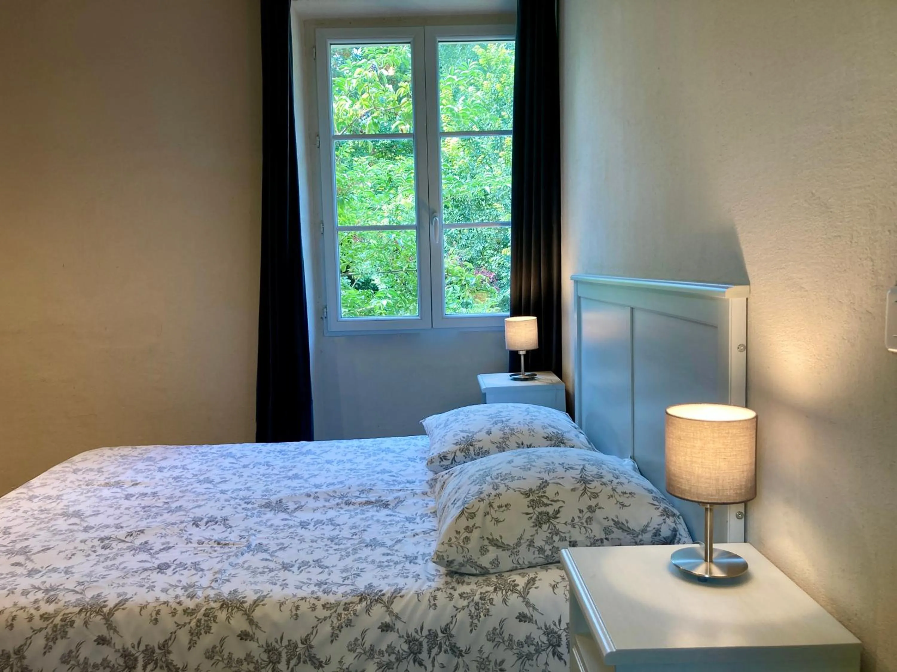 Bedroom, Bed in Domaine de la Villa du Moulin de Champie - Plaine de Versailles