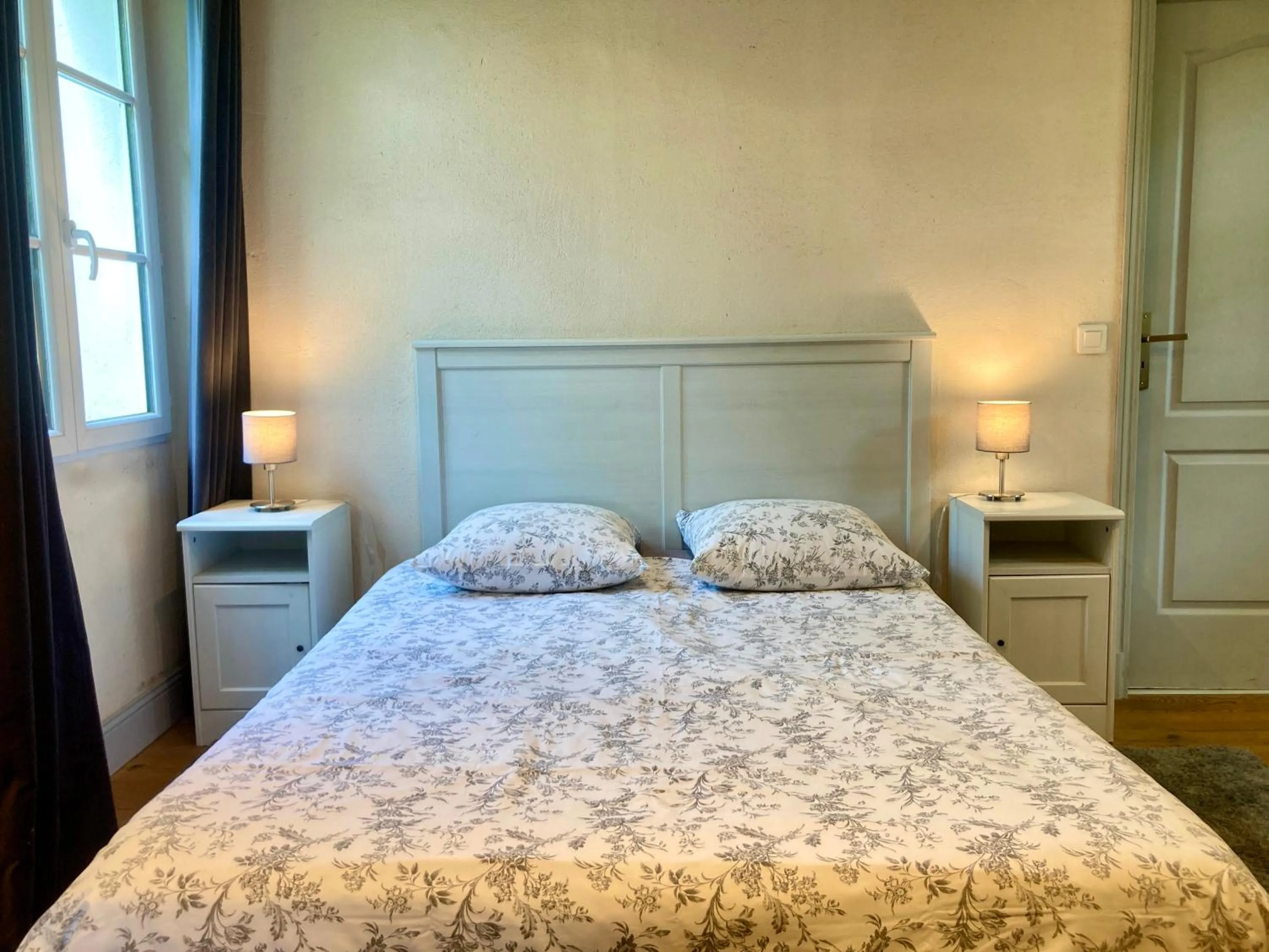 Bedroom, Bed in Domaine de la Villa du Moulin de Champie - Plaine de Versailles