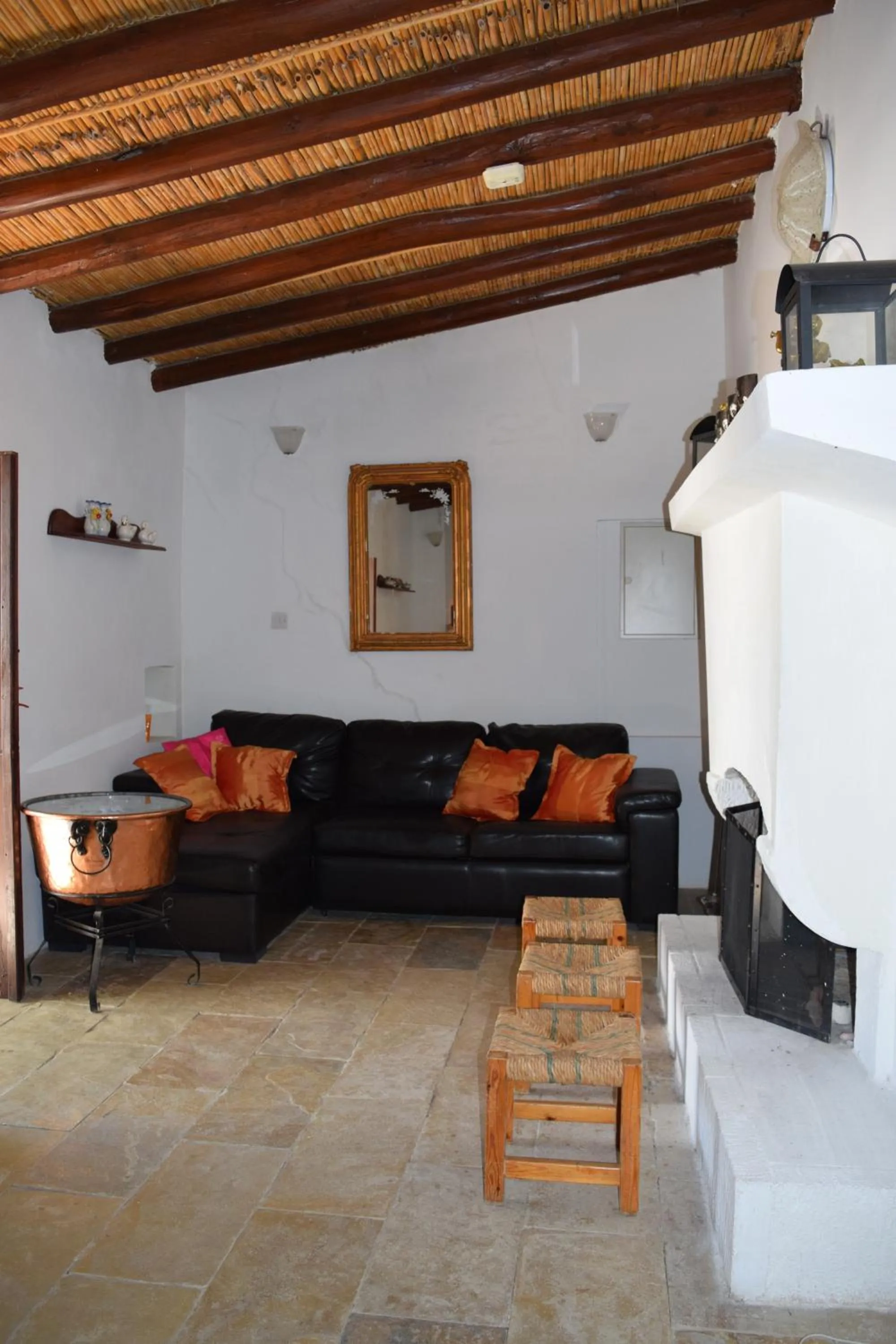 Library in Lasa Heights Hotel