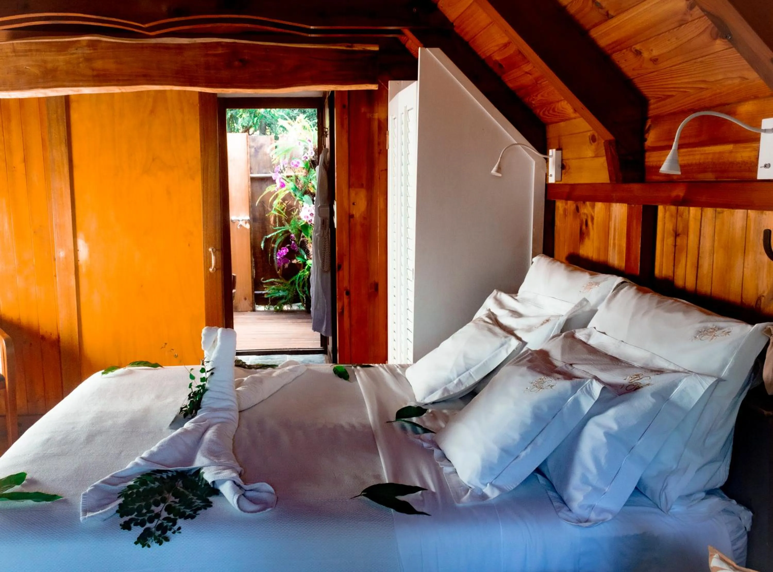 Bedroom in Lodge Roche Tamarin