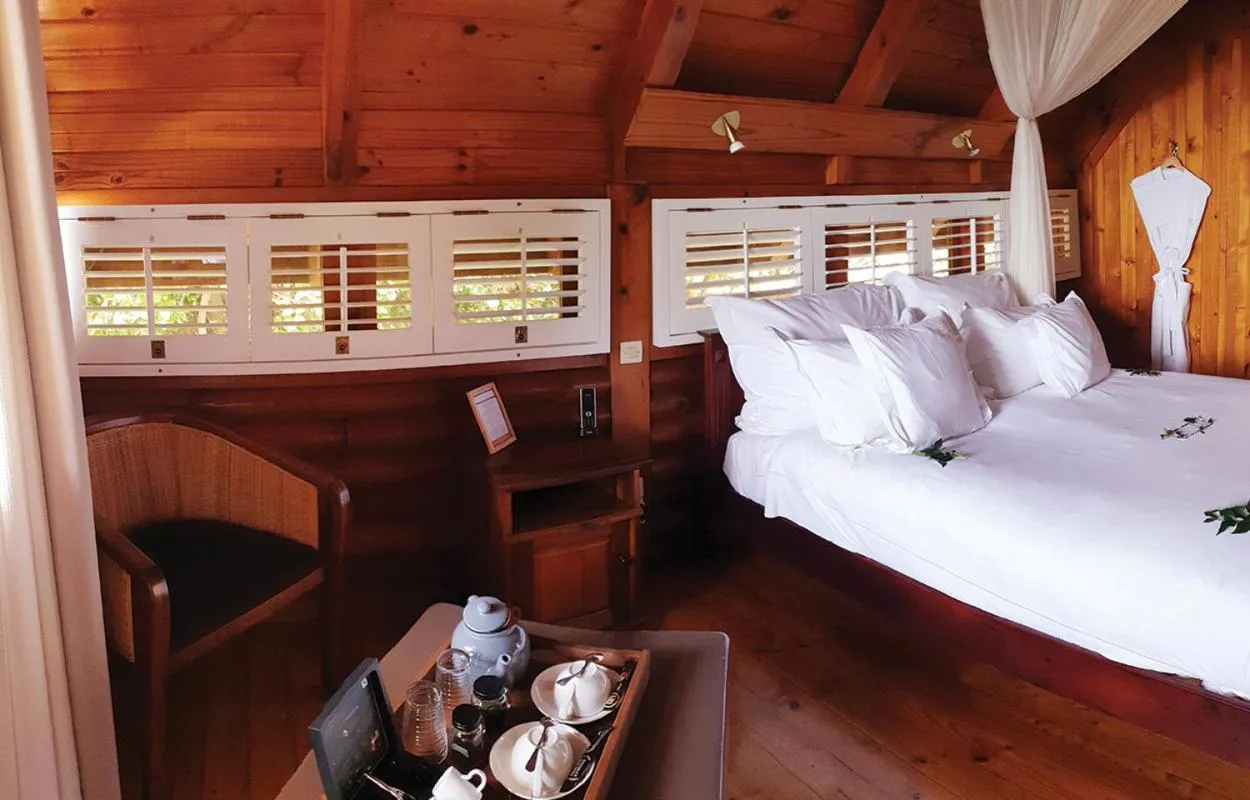 Bed in Lodge Roche Tamarin