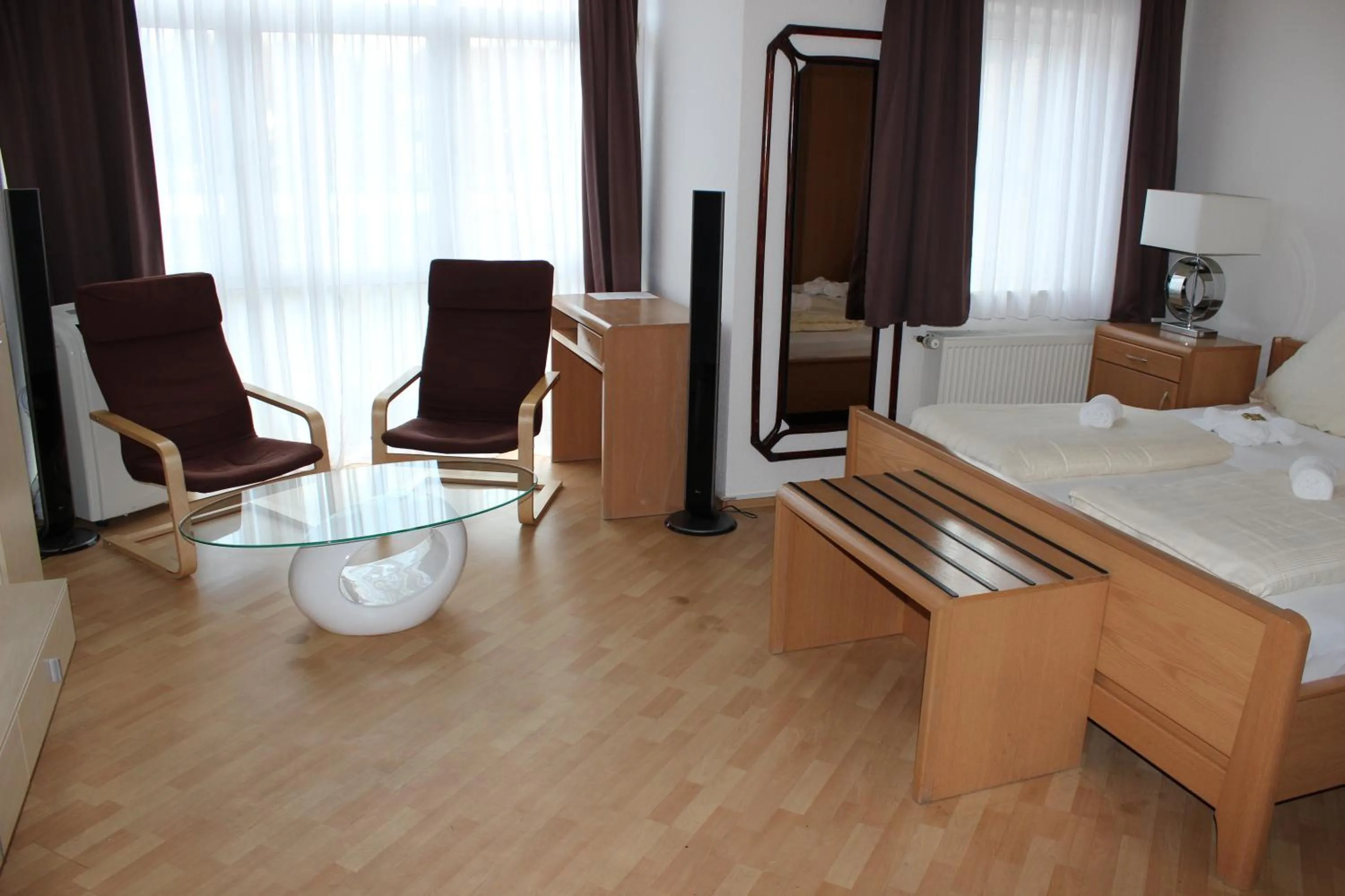 Communal lounge/ TV room, Bed in Hotel Zum Wersehof