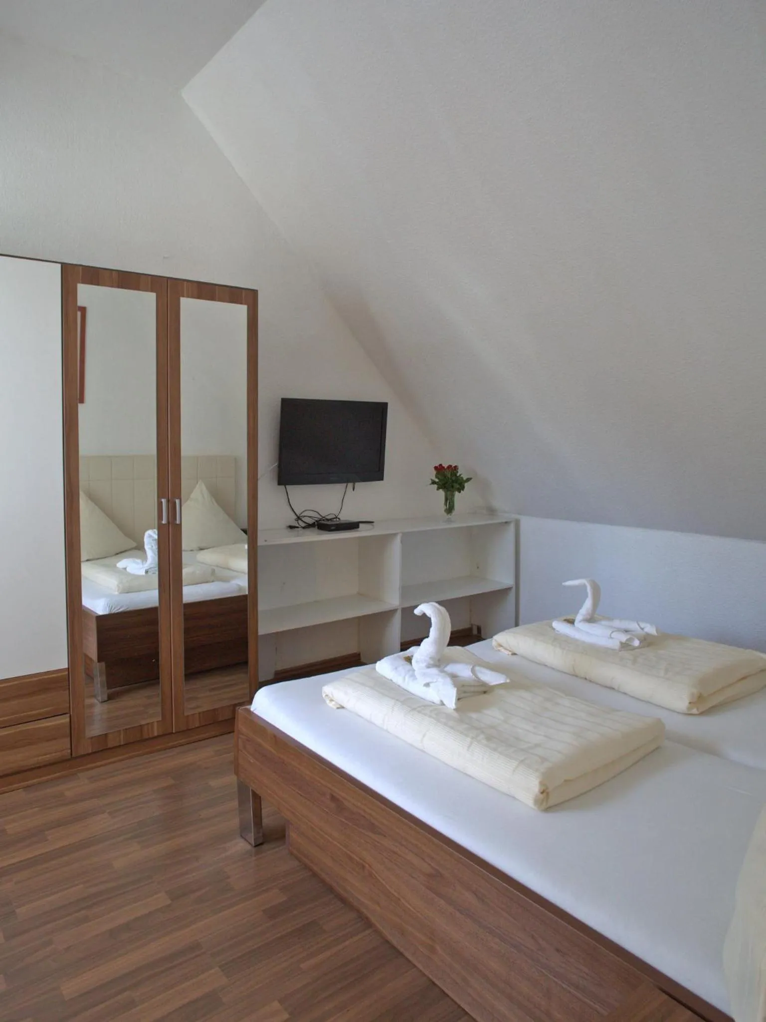 Communal lounge/ TV room, Bed in Hotel Zum Wersehof