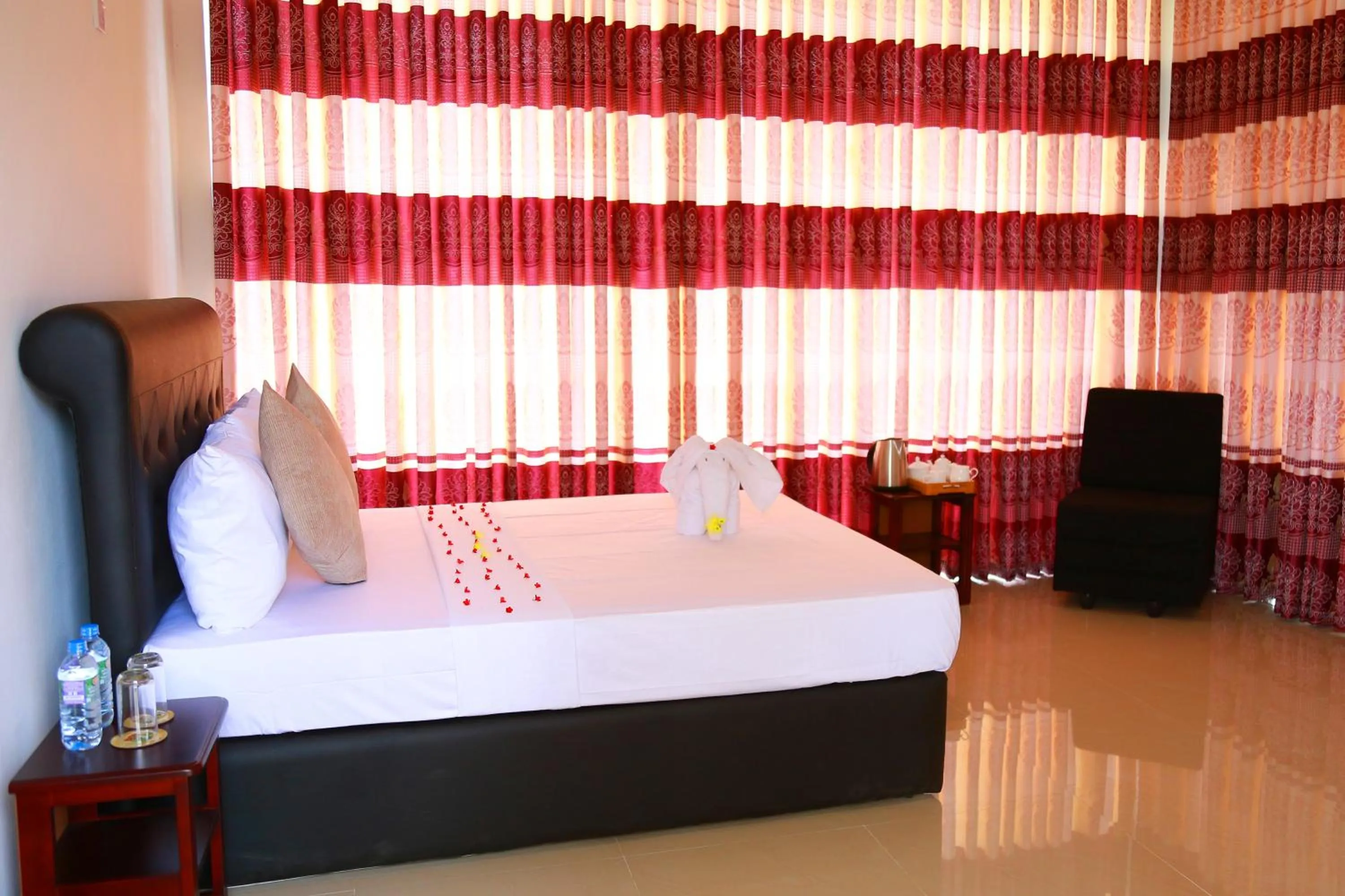 Living room, Bed in Rivonway Hotel Polonnaruwa