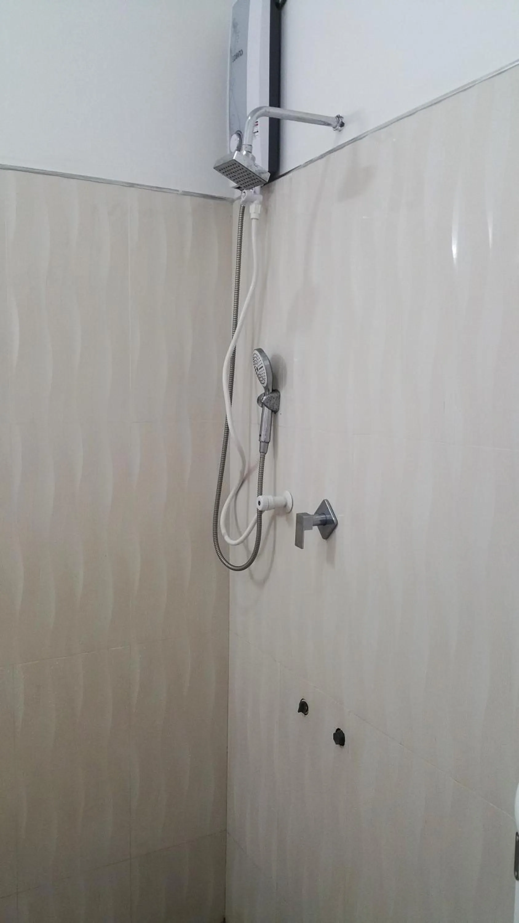Shower in Rivonway Hotel Polonnaruwa