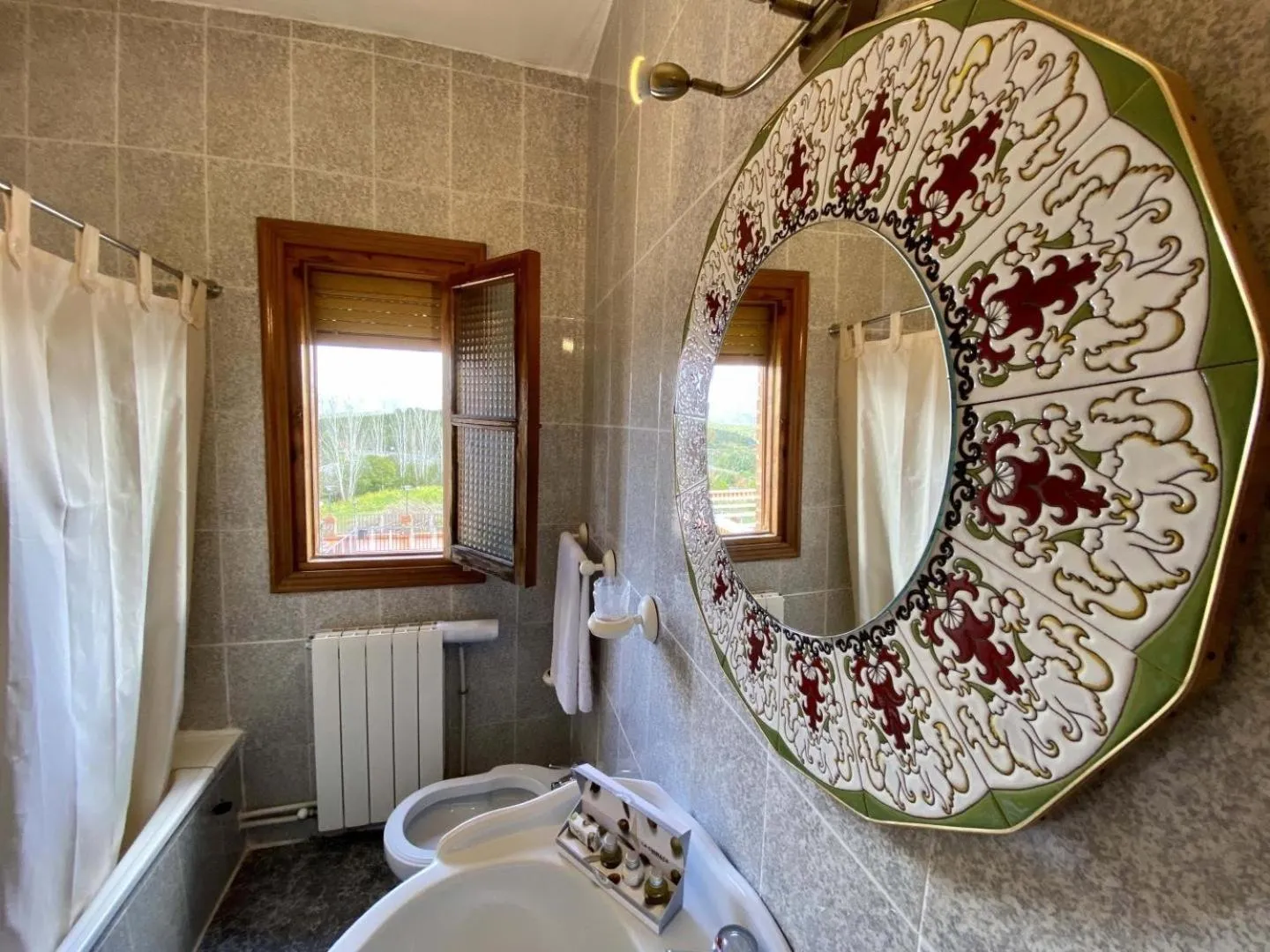 Bathroom in El Mesón de Despeñaperros