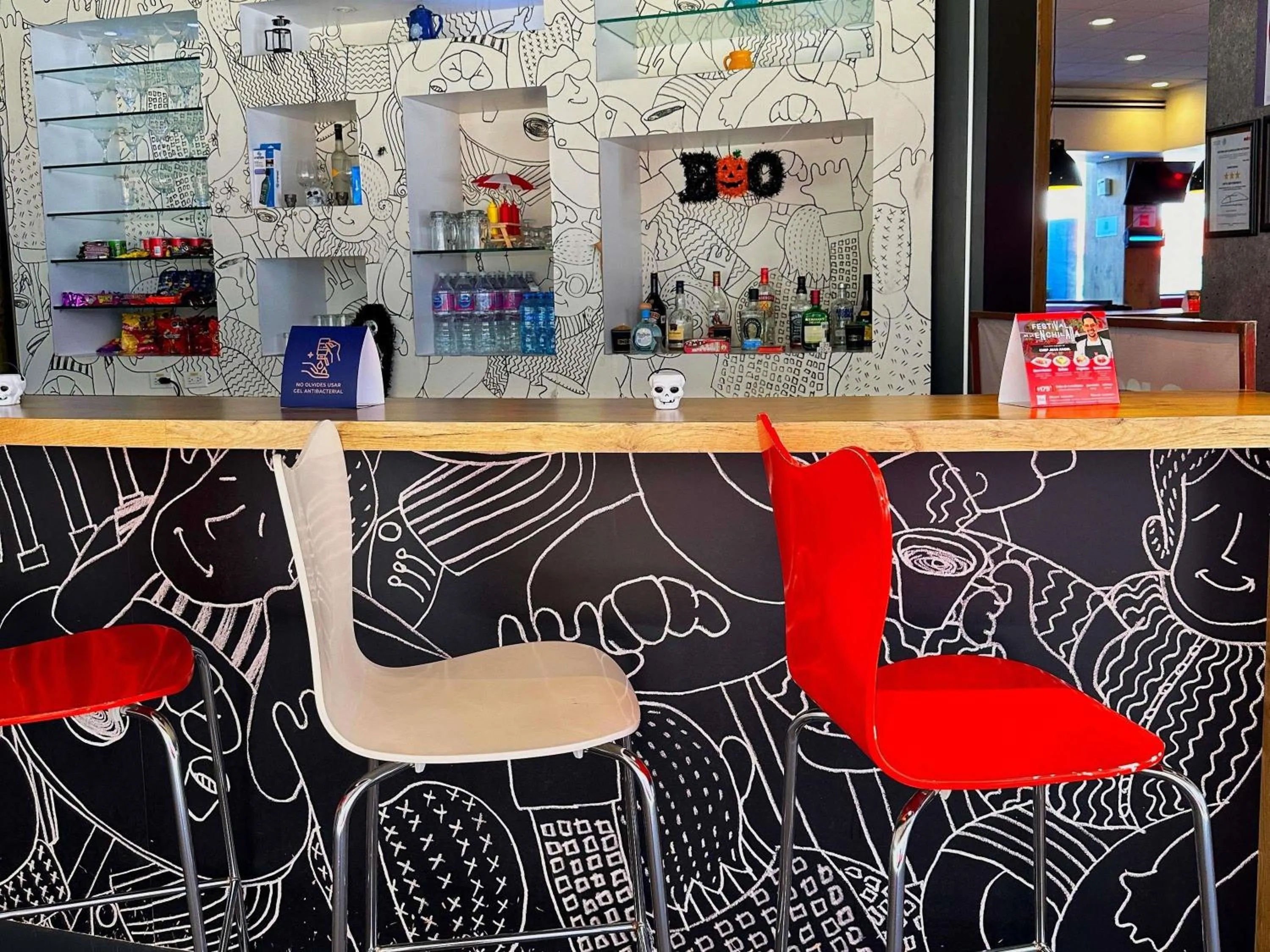Lounge or bar in Ibis Mexico Perinorte