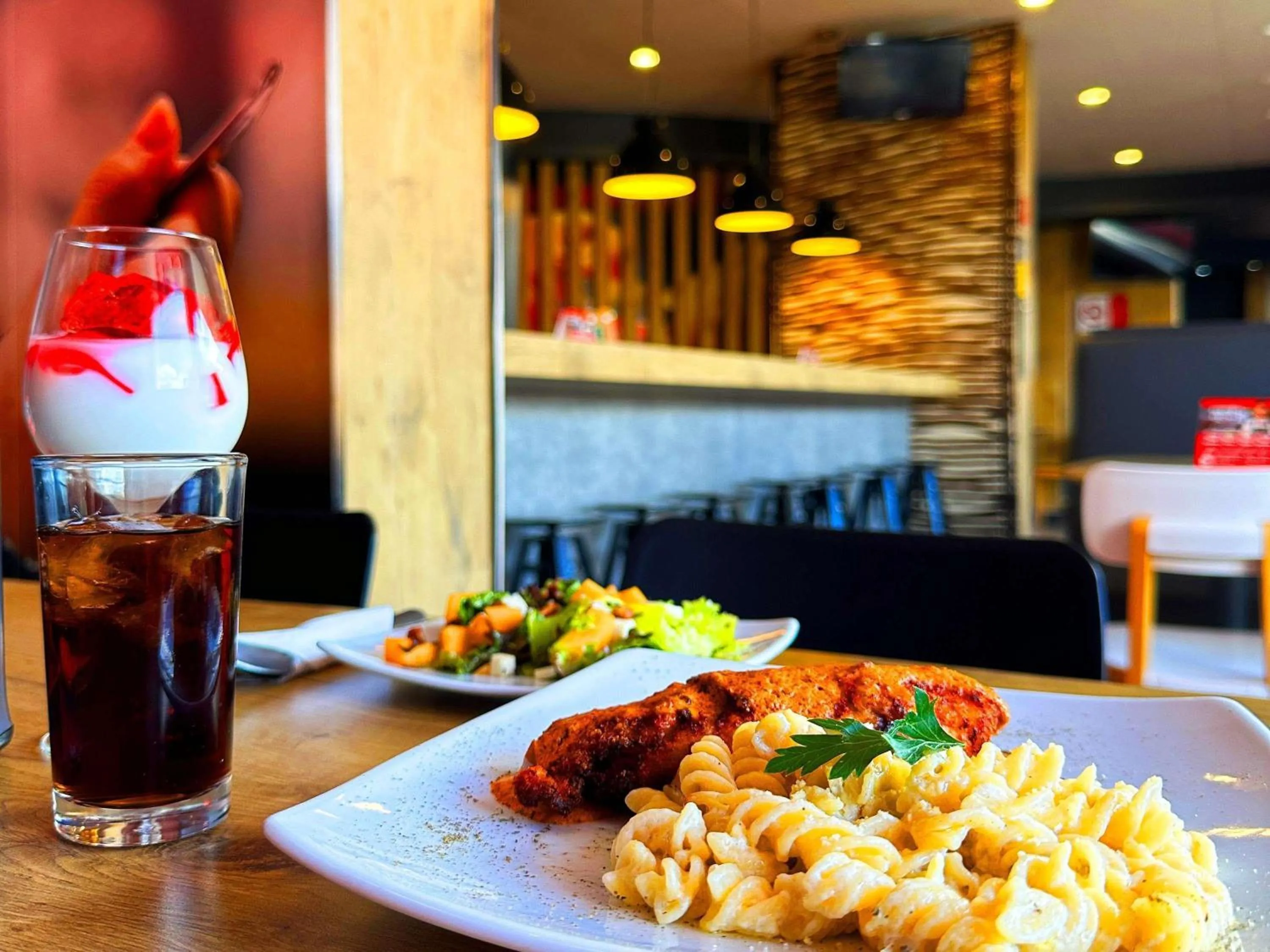 Restaurant/places to eat in Ibis Mexico Perinorte