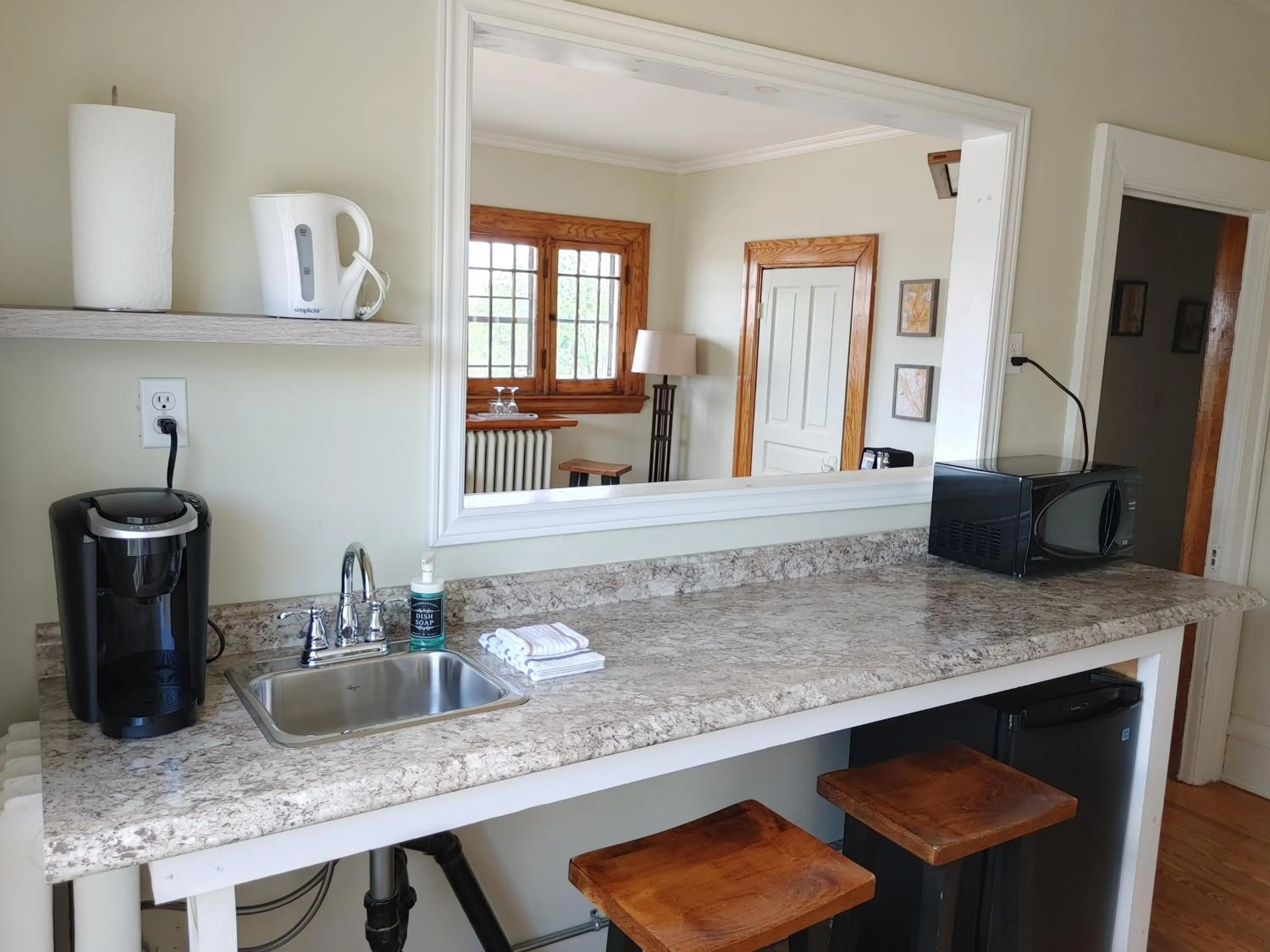 Kitchen or kitchenette in Stonewater Manor B&B