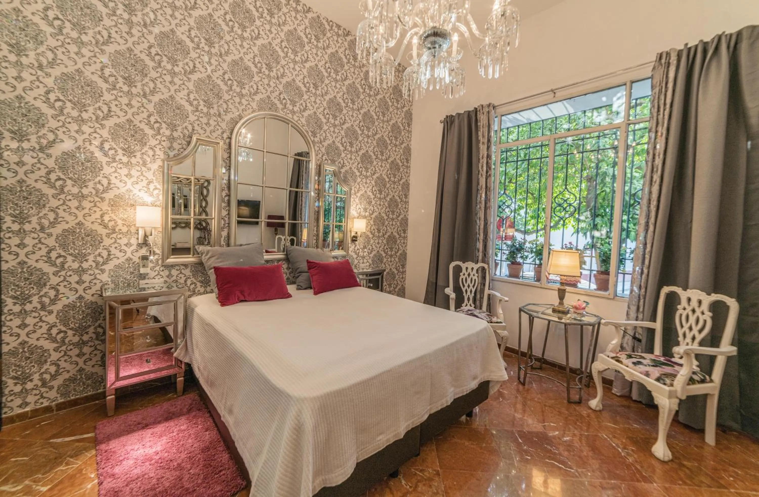 Photo of the whole room, Bed in Rey Don Pedro Luxury Home