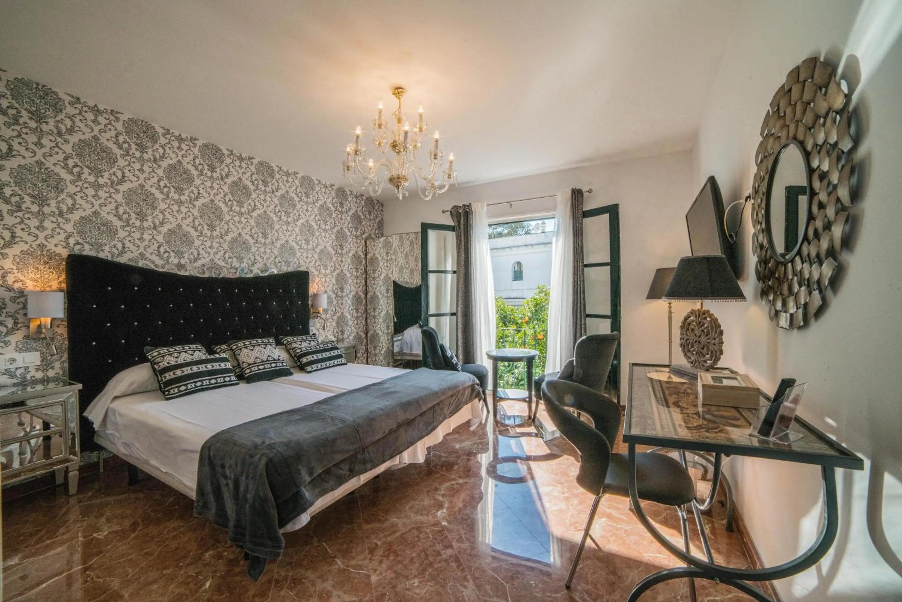 Photo of the whole room, Bed in Rey Don Pedro Luxury Home