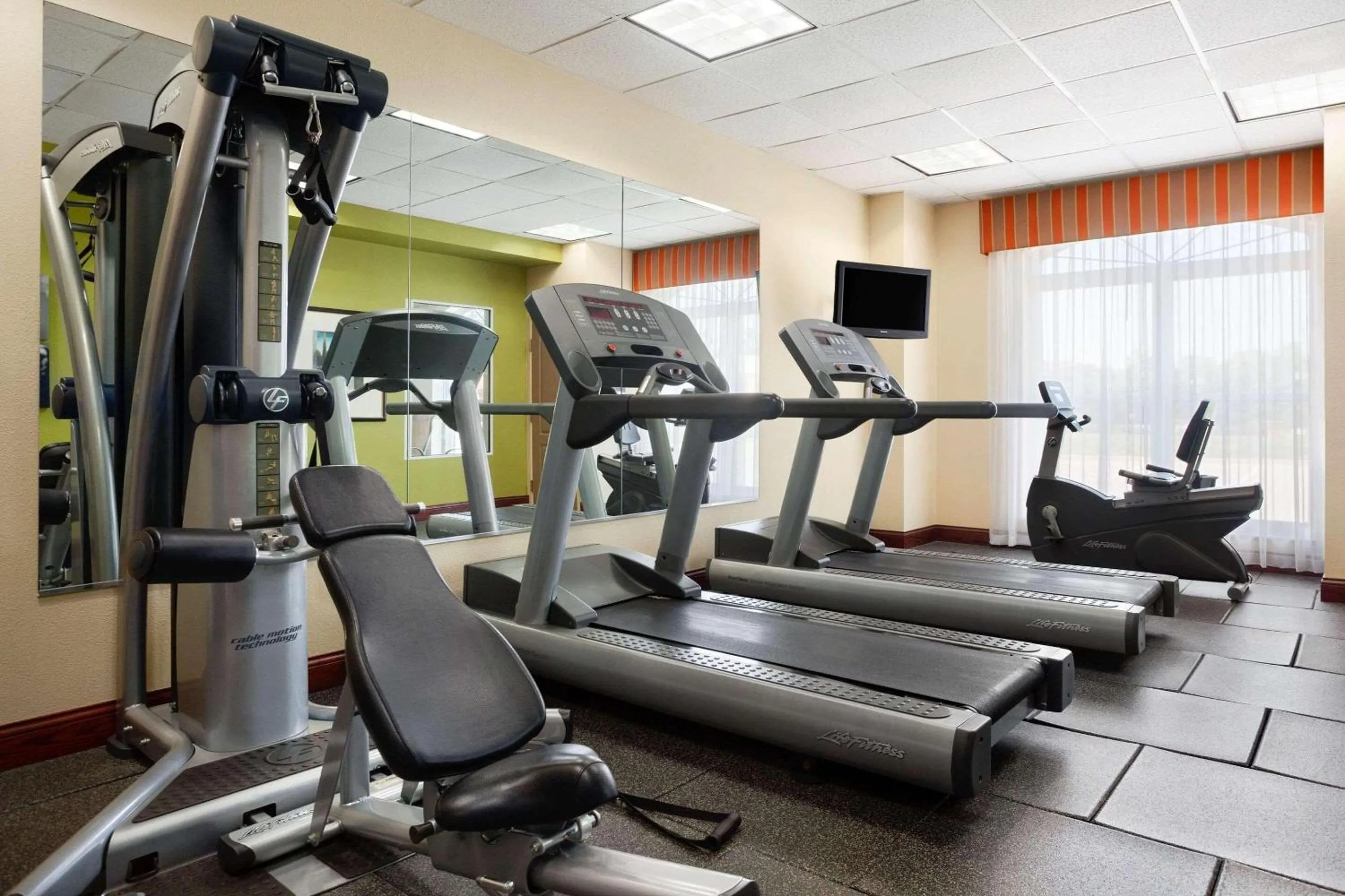 Fitness centre/facilities in Country Inn & Suites by Radisson, Lexington Park (Patuxent River Naval Air Station), MD