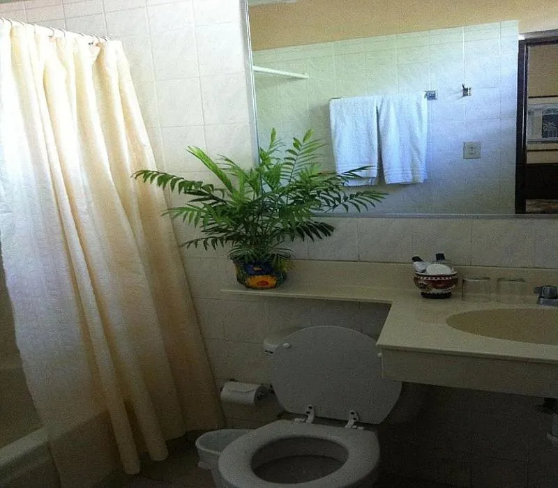 Bathroom in Hotel Iberia - San Juan