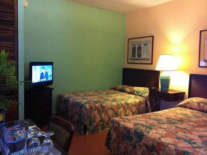 Photo of the whole room, Bed in Hotel Iberia - San Juan
