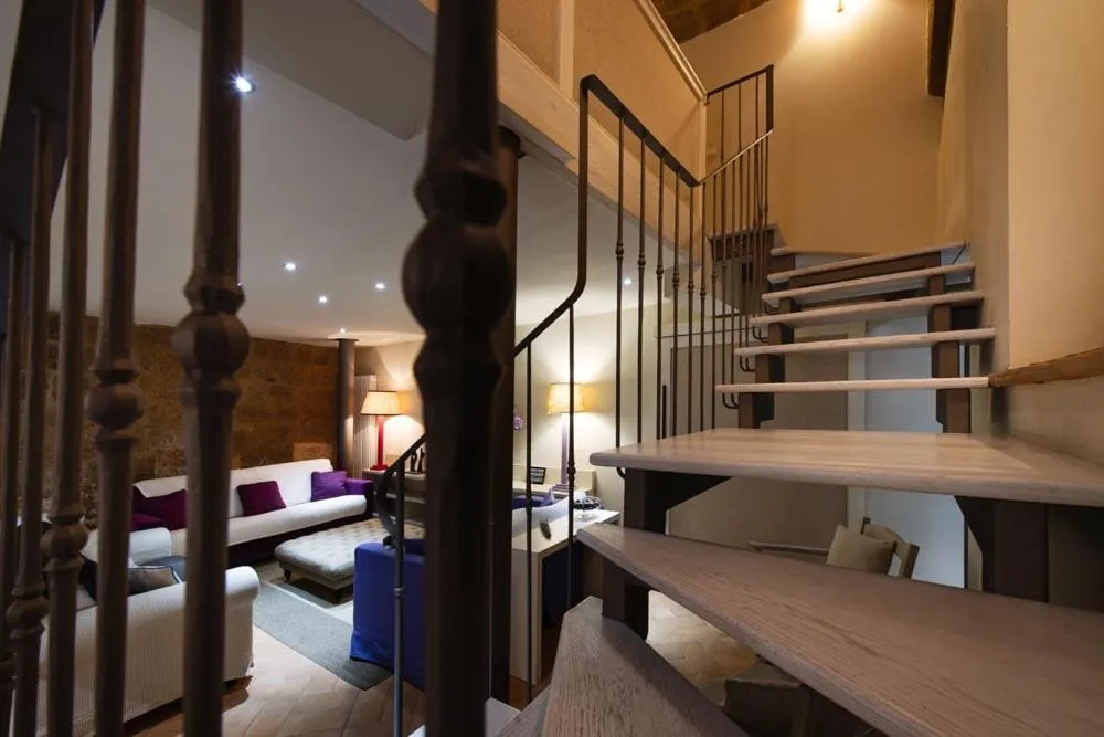 Decorative detail, Bed in Casa Vèra Affittacamere Appartamenti