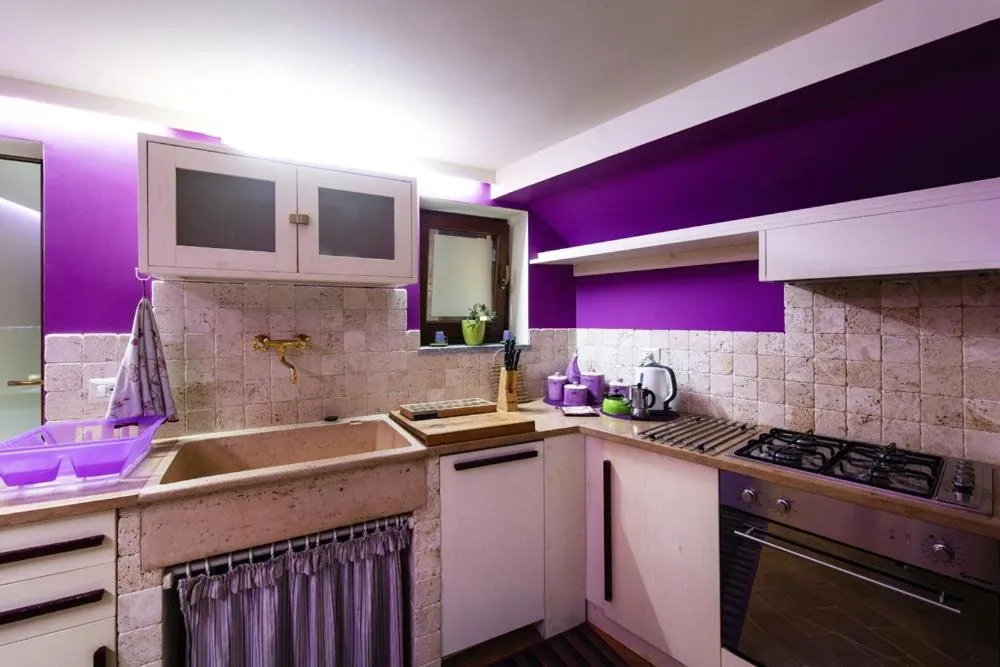 Kitchen or kitchenette in Casa Vèra Affittacamere Appartamenti