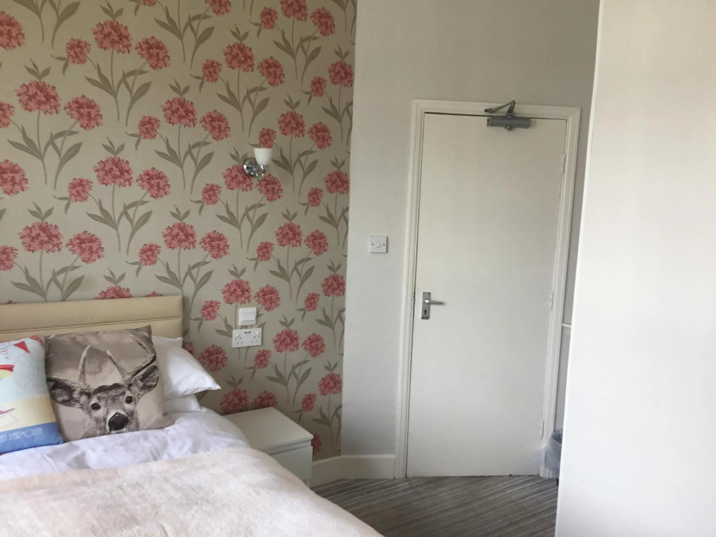 Bedroom, Bed in Dene House