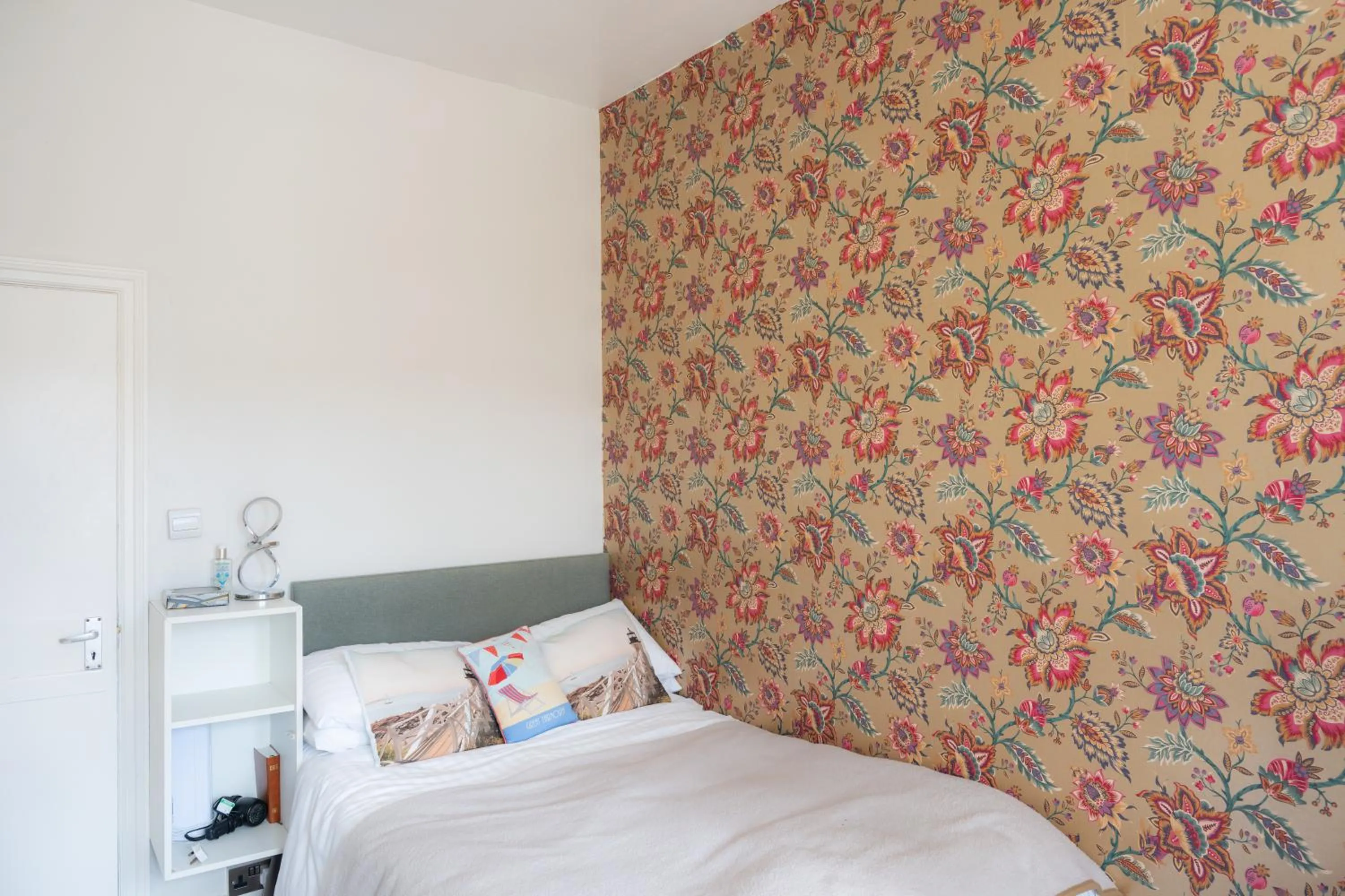 Bedroom, Bed in Dene House