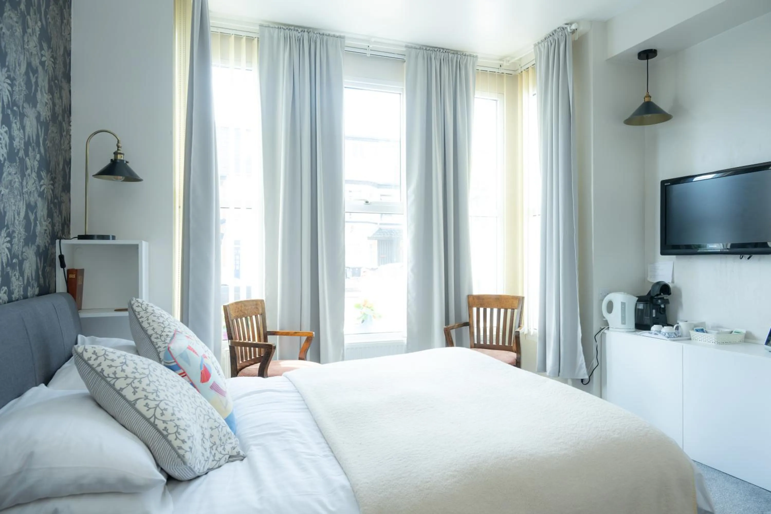 Bedroom, Bed in Dene House