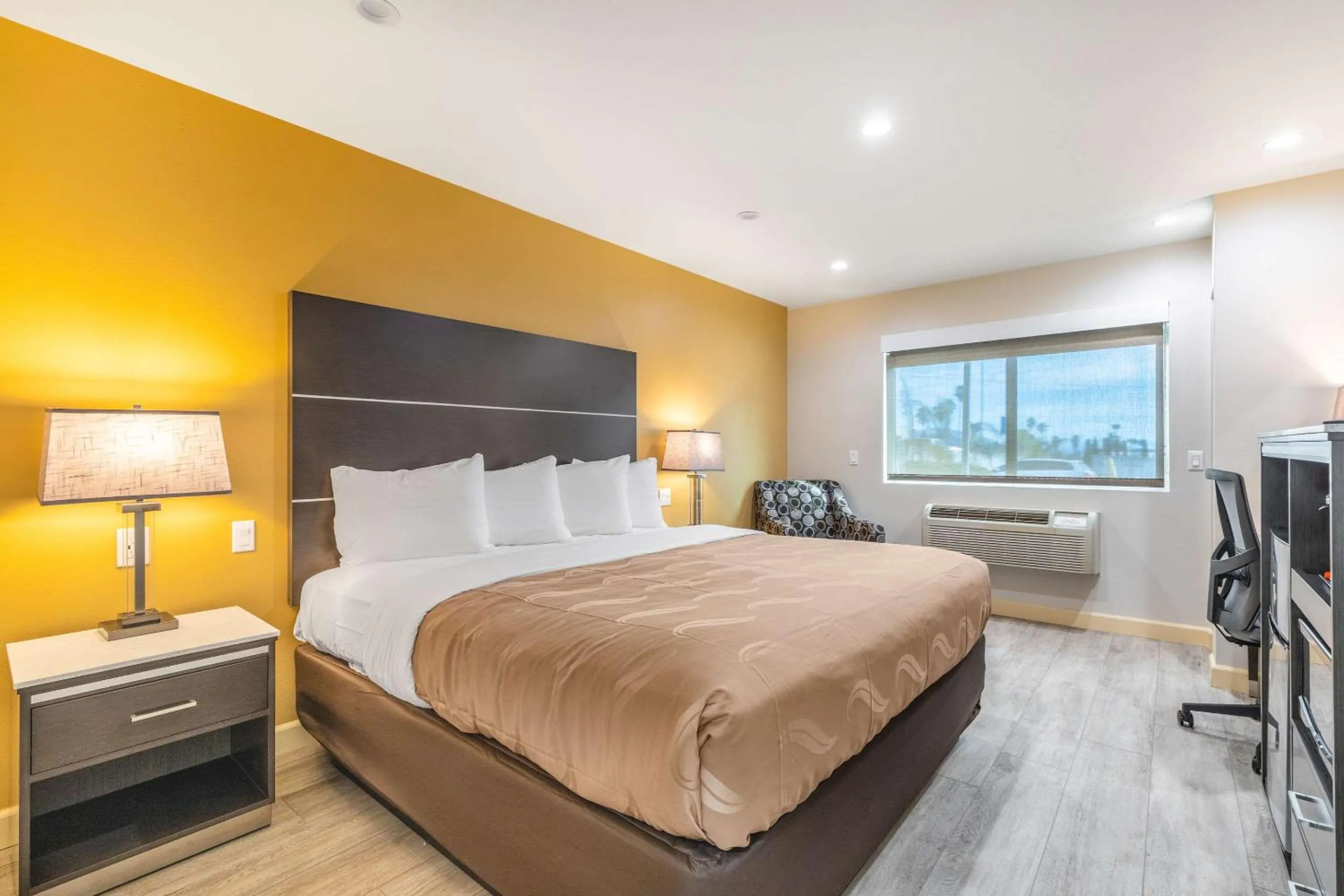 Bedroom, Bed in Quality Inn Banning I-10