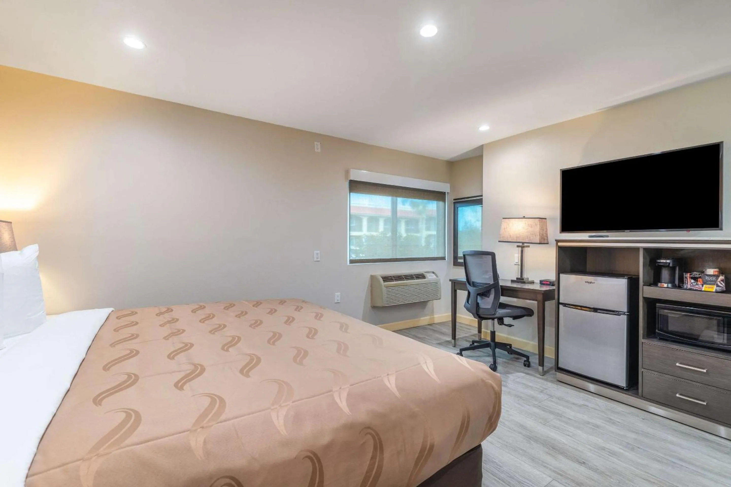 Bedroom, Bed in Quality Inn Banning I-10