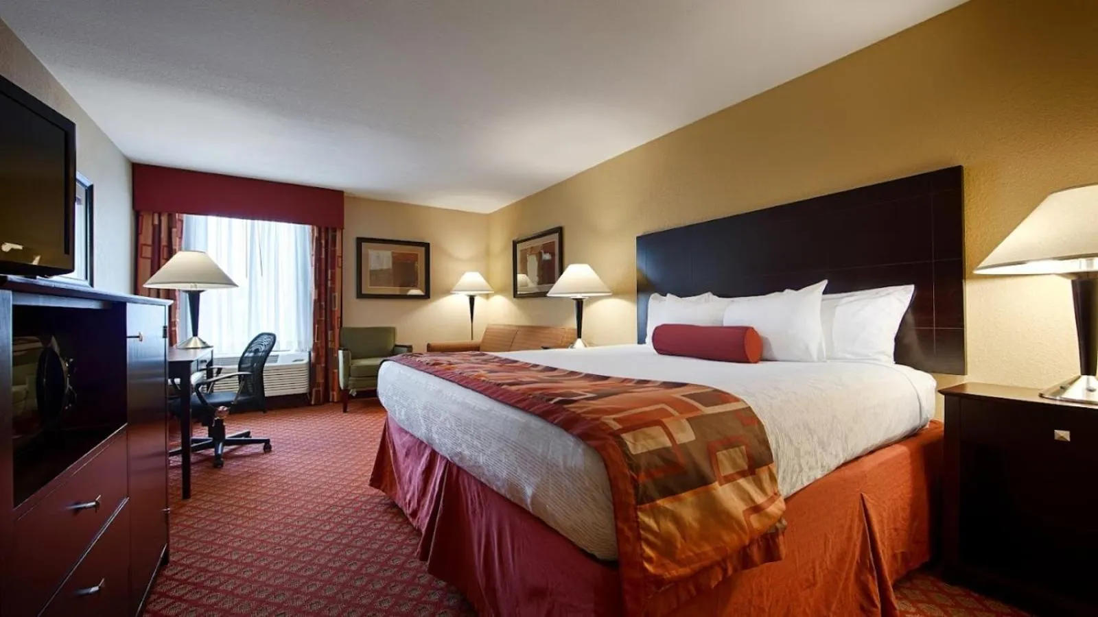 Bedroom, Bed in Best Western Plus Parkway Hotel