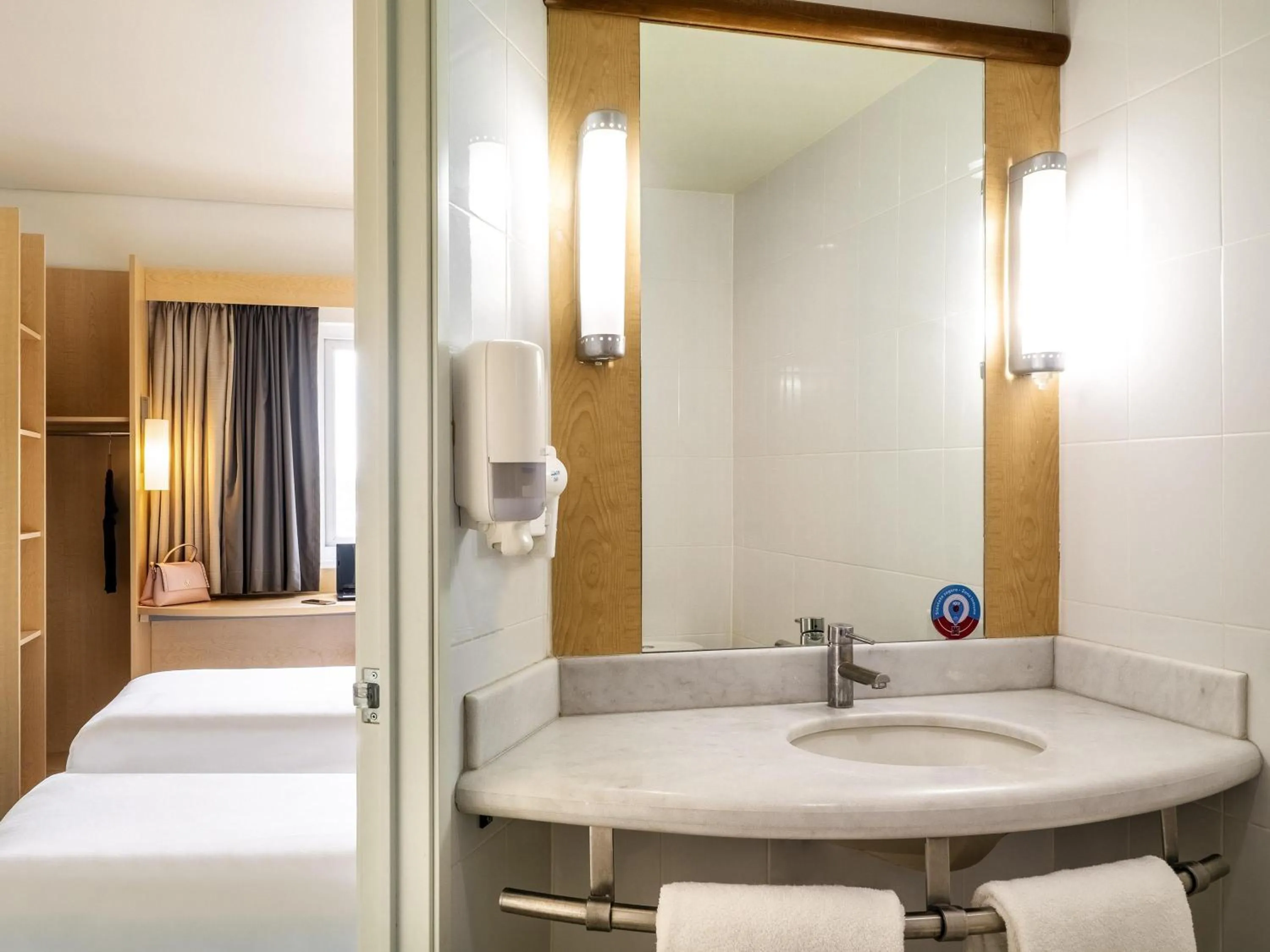 Bedroom, Bed in Ibis Chihuahua