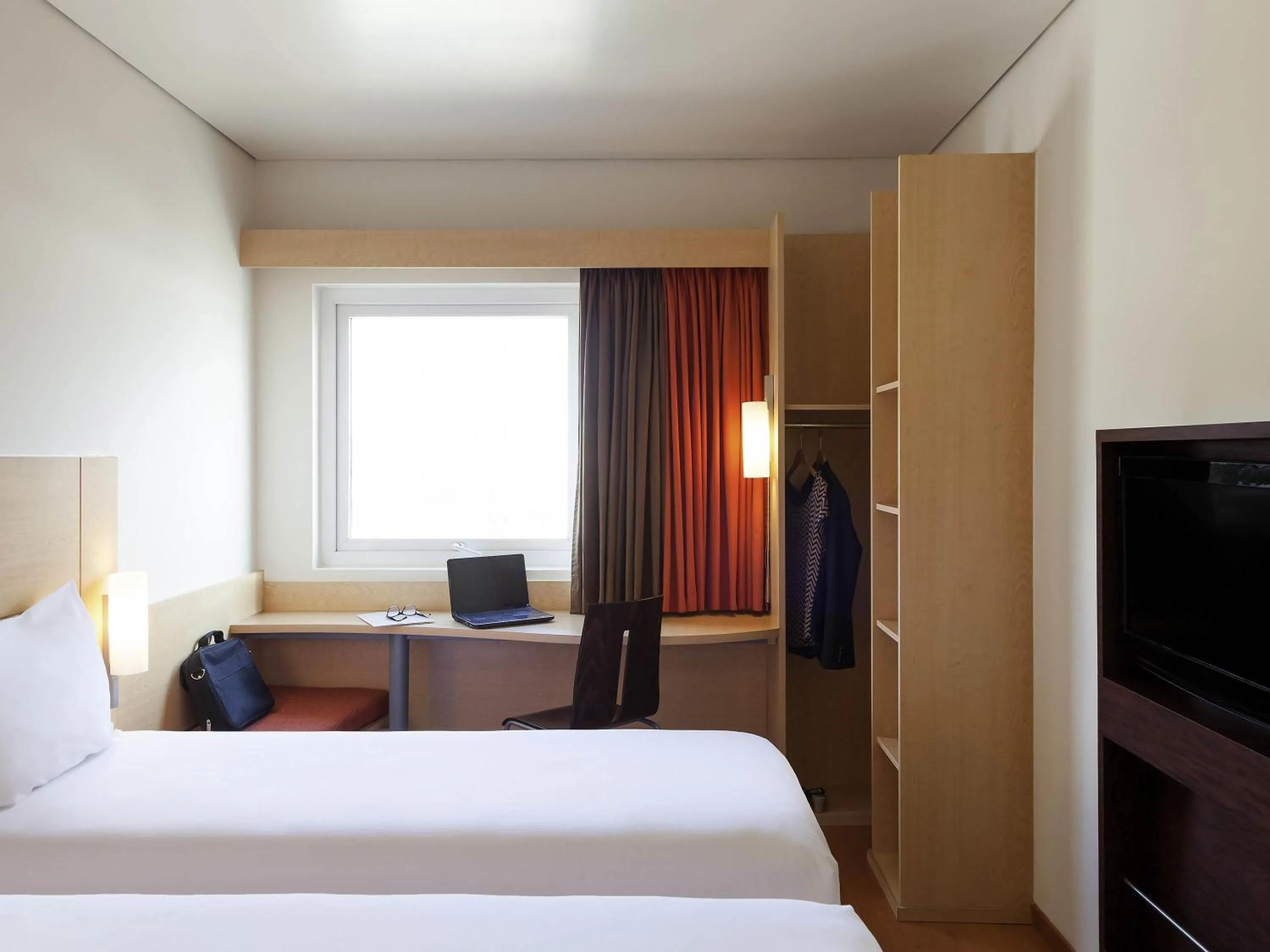 Bedroom, Bed in Ibis Chihuahua